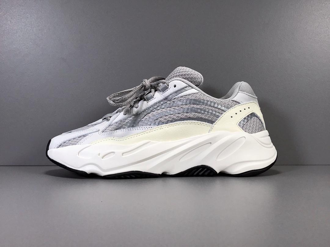 OG 이지부스트 700 V2 스태틱