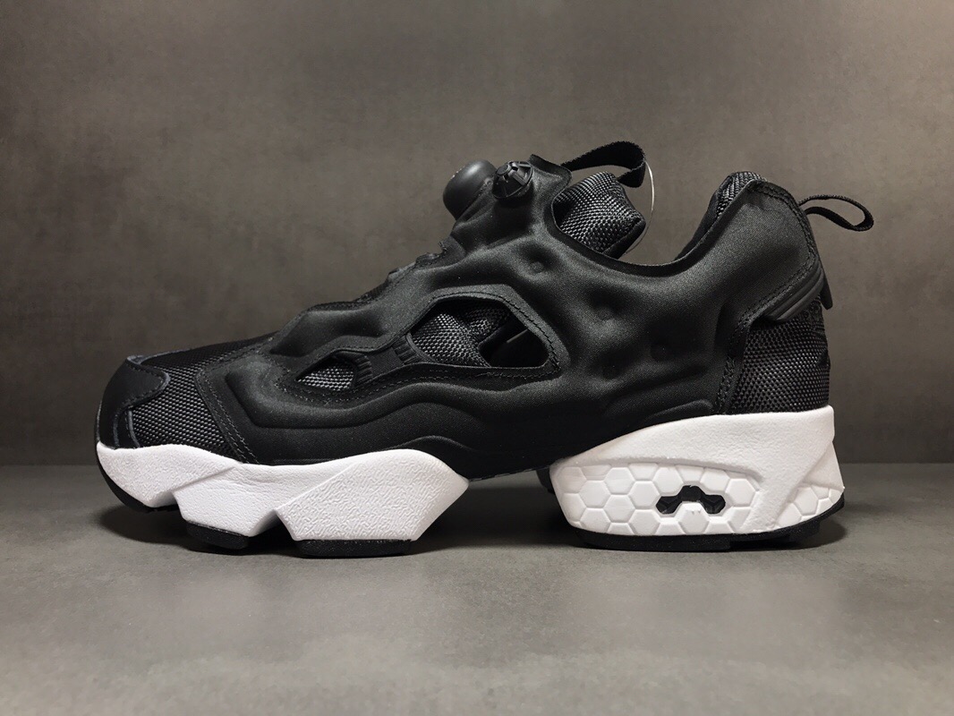 黑布 □步 Reebok Instapump Fury OG