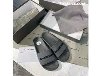 발렌시아가 텍스트 로고 슬라이드
