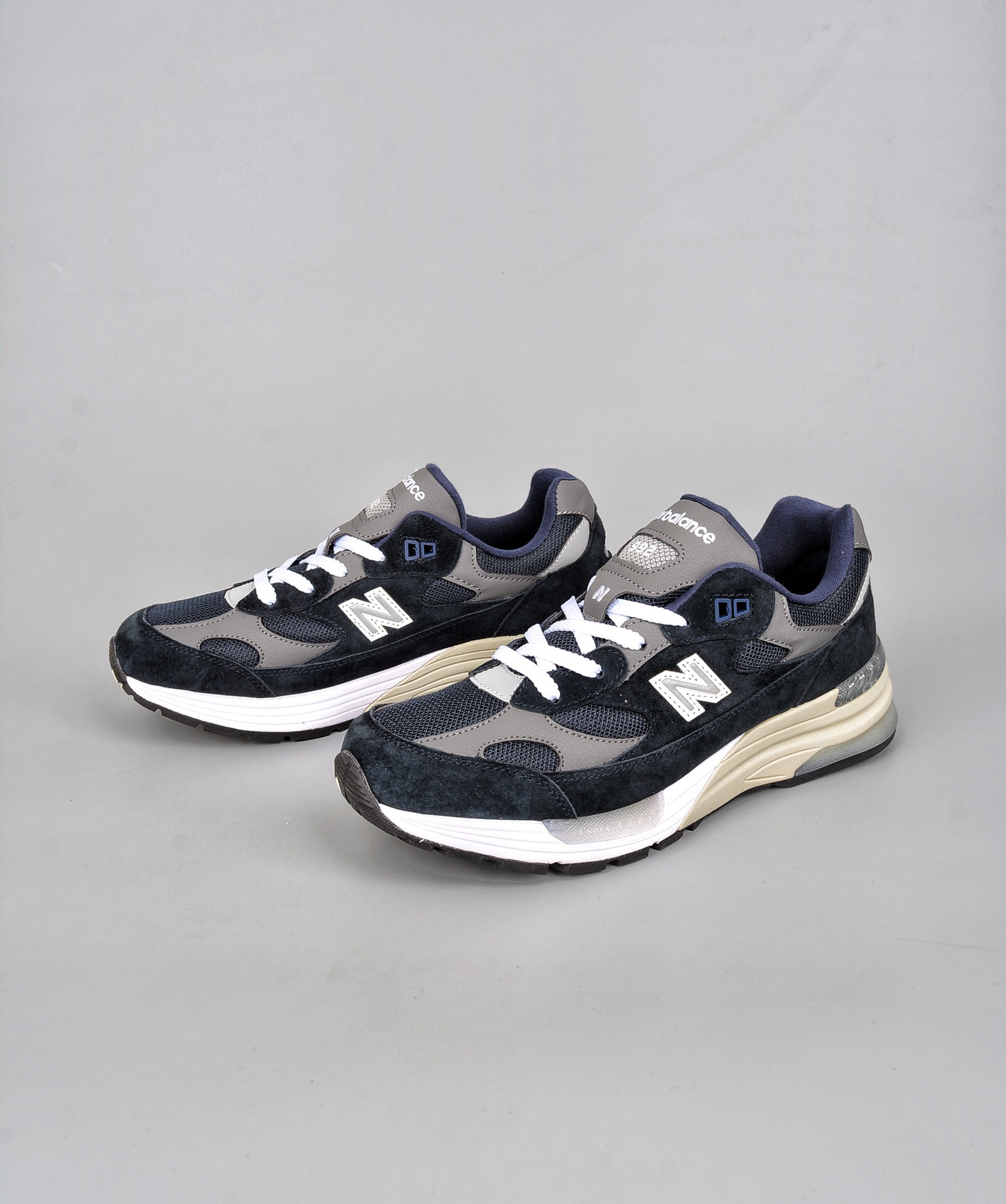 New Balance W992