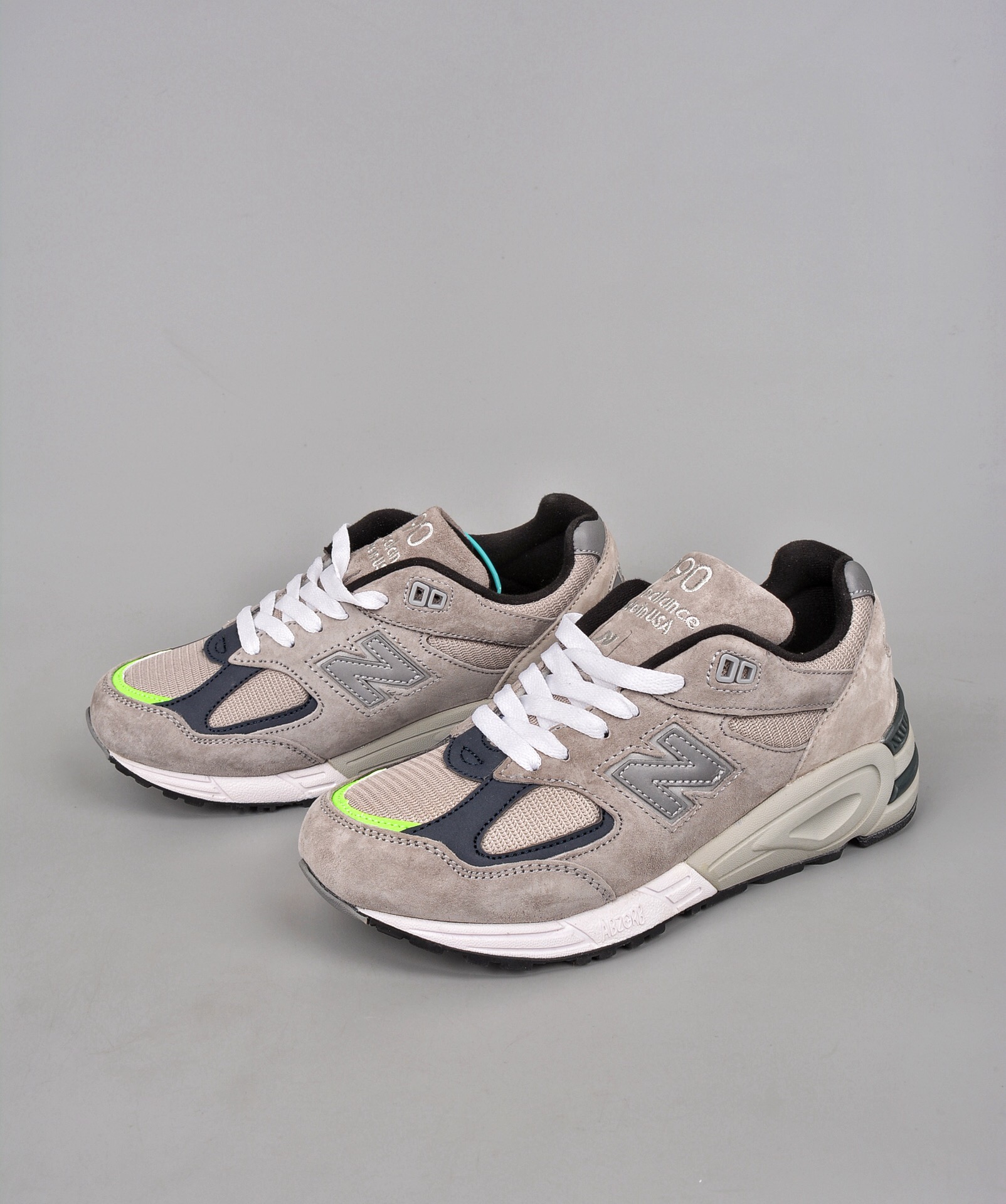 New Balance W992