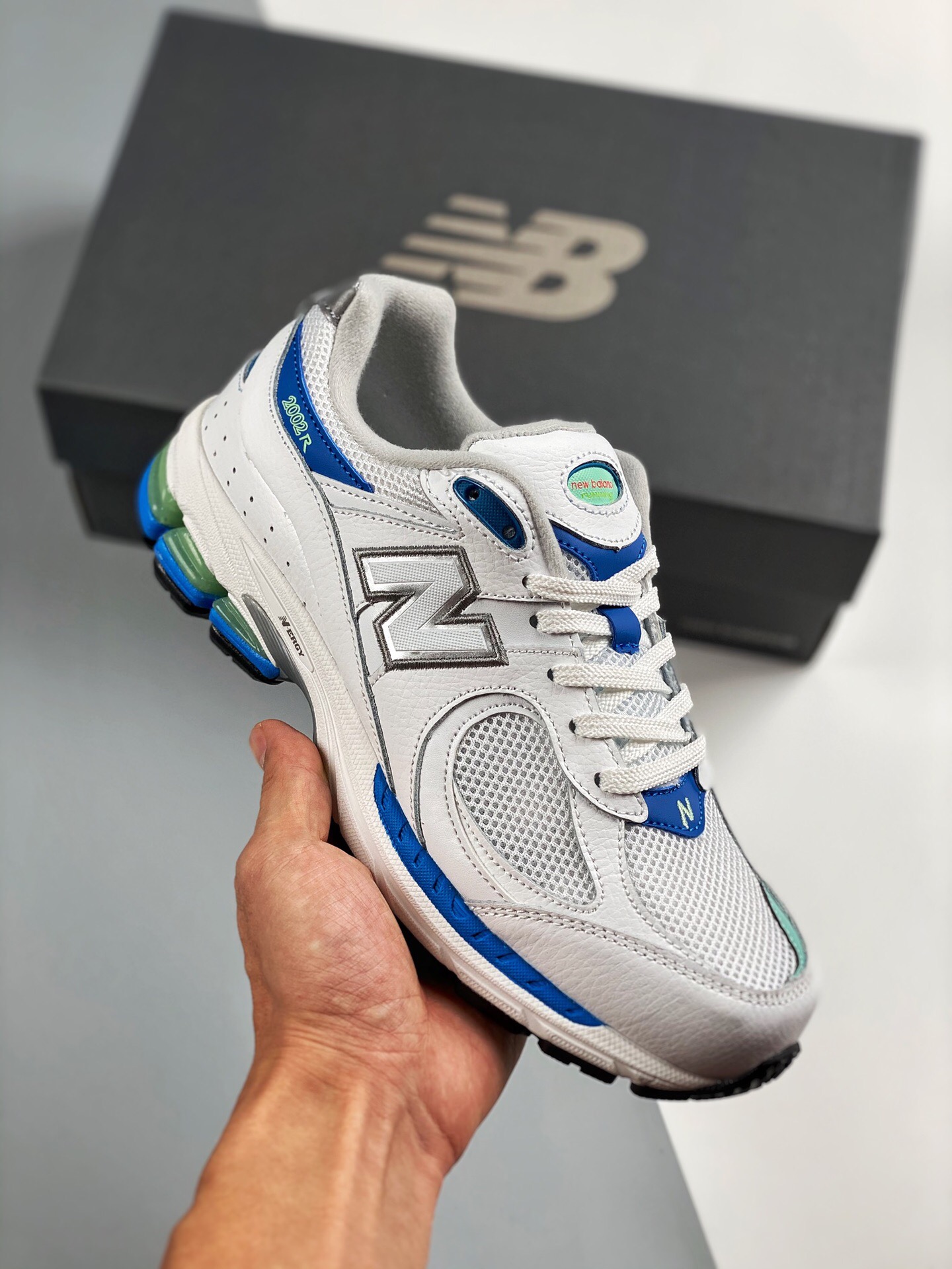 New Balance 2002R