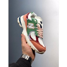 New Balance M2002
