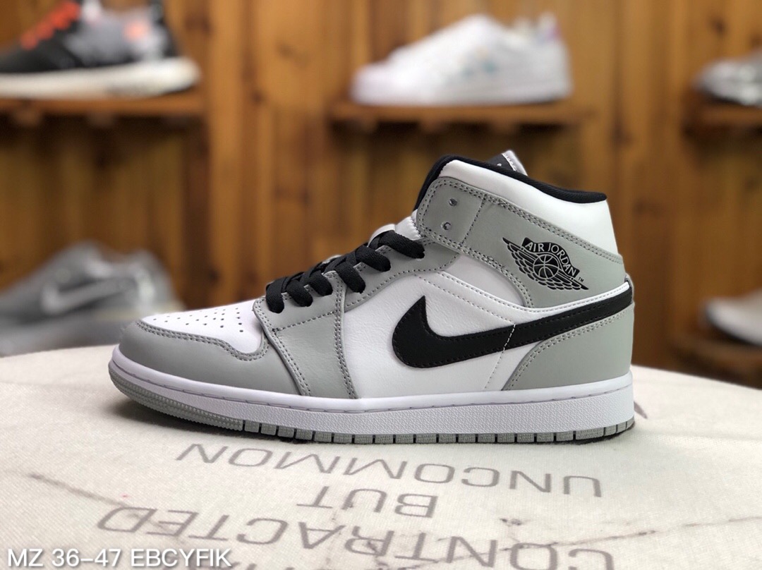 Air Jordan 1 Mid Smoke Grey  554724-092