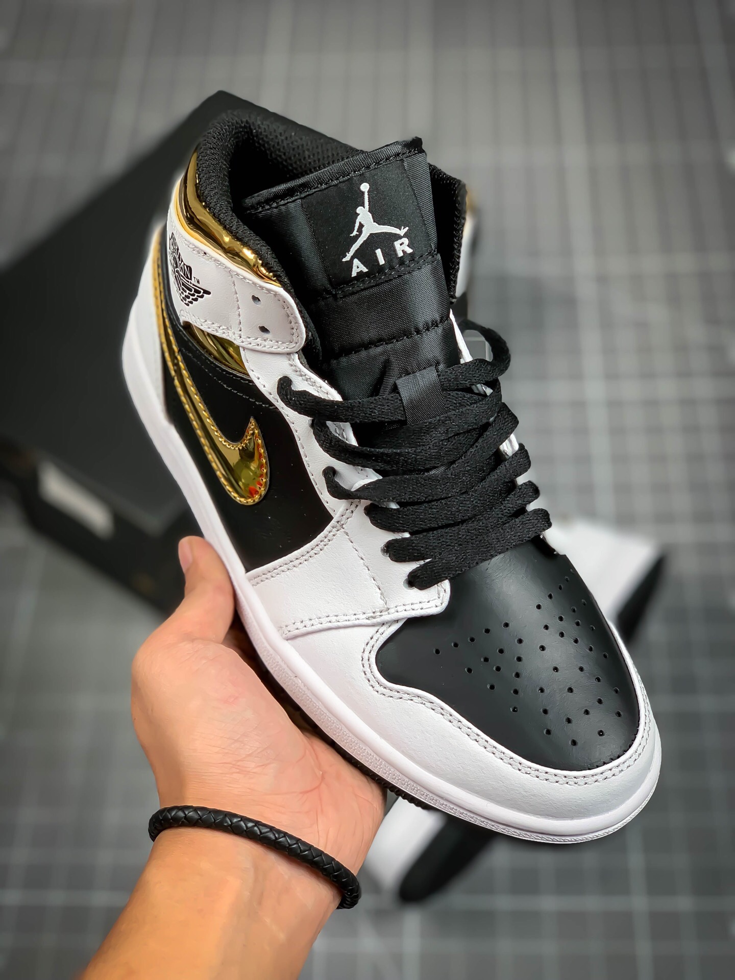 Jordan 1 Mid  554724-190