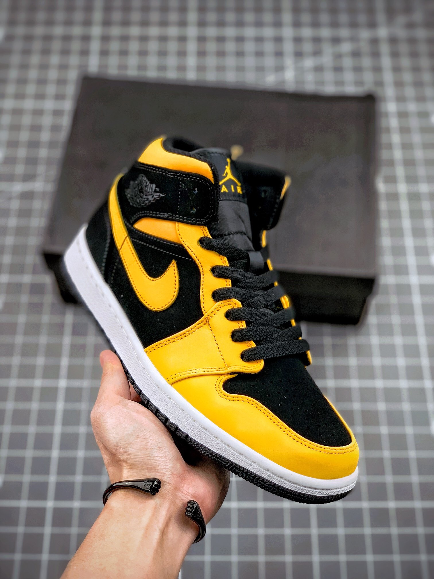 Jordan 1 Mid  554724-071