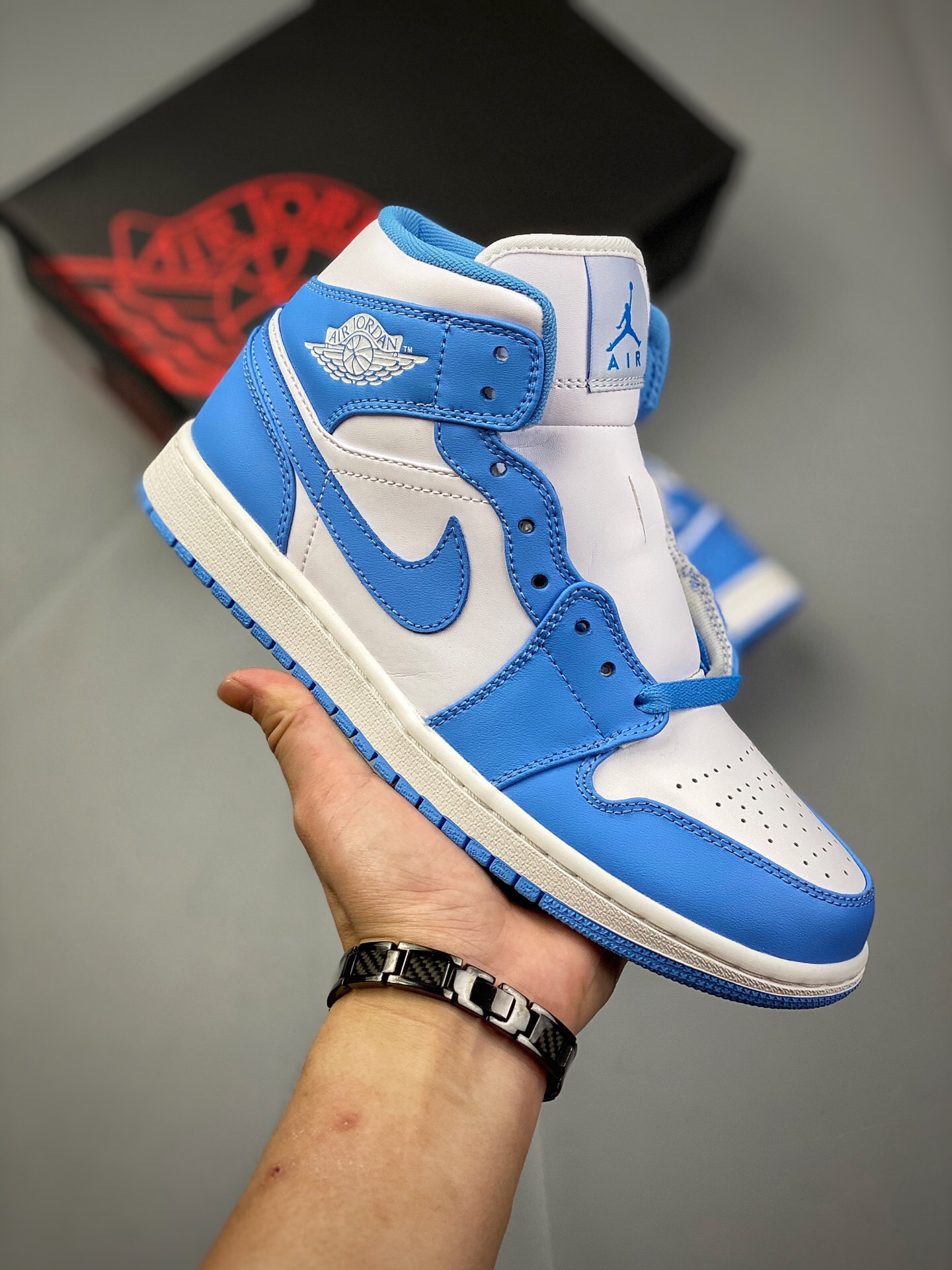 Jordan 1 Mid  554724-106