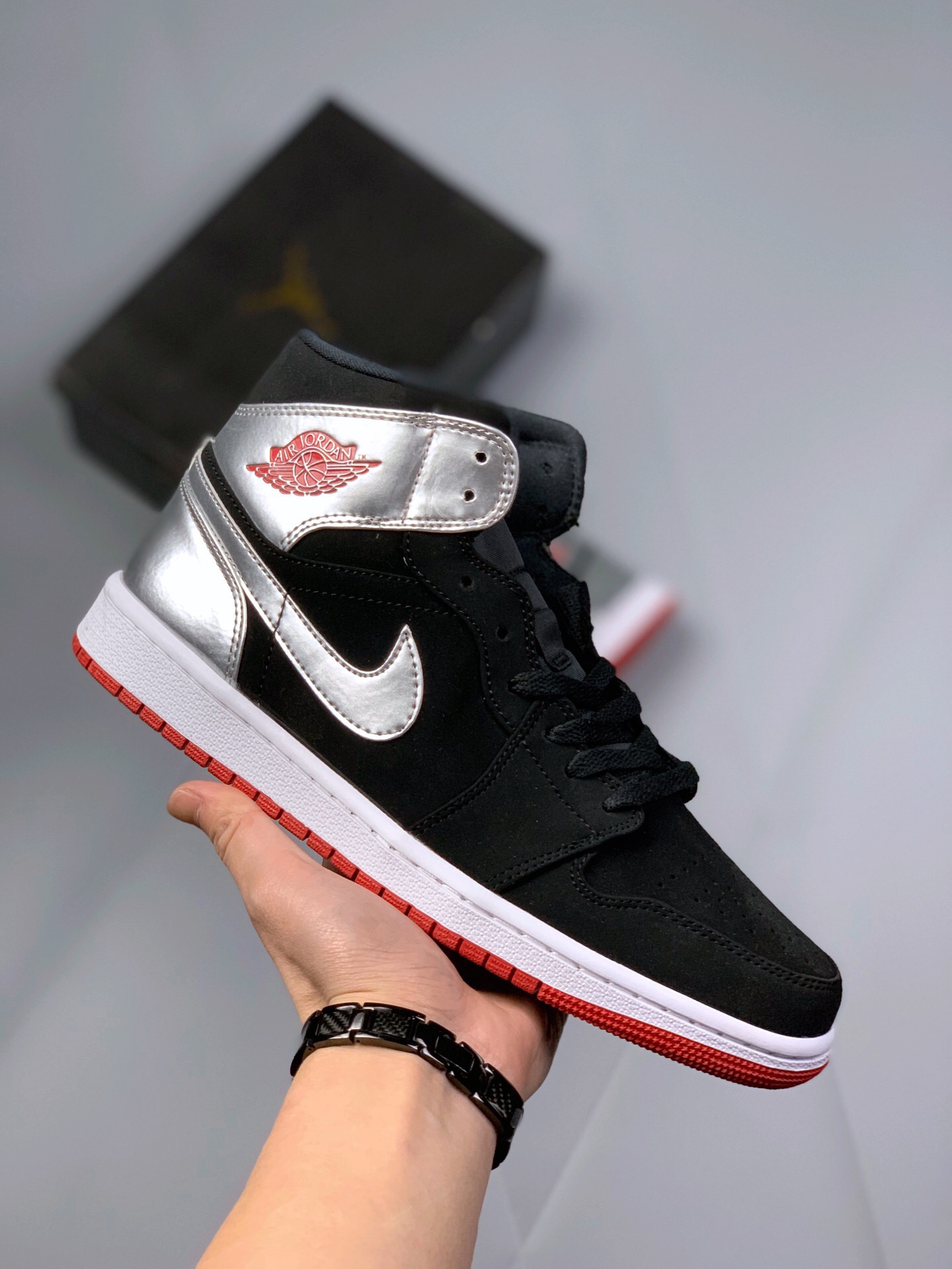 Jordan 1 Mid  554724-057