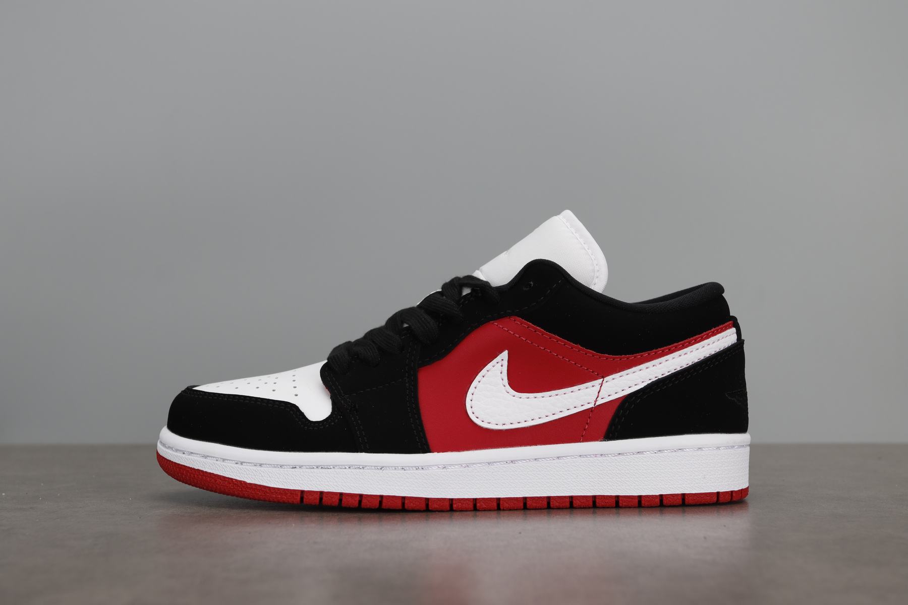 조던 1 로우 짐레드 블랙 화이트 DC0774-016