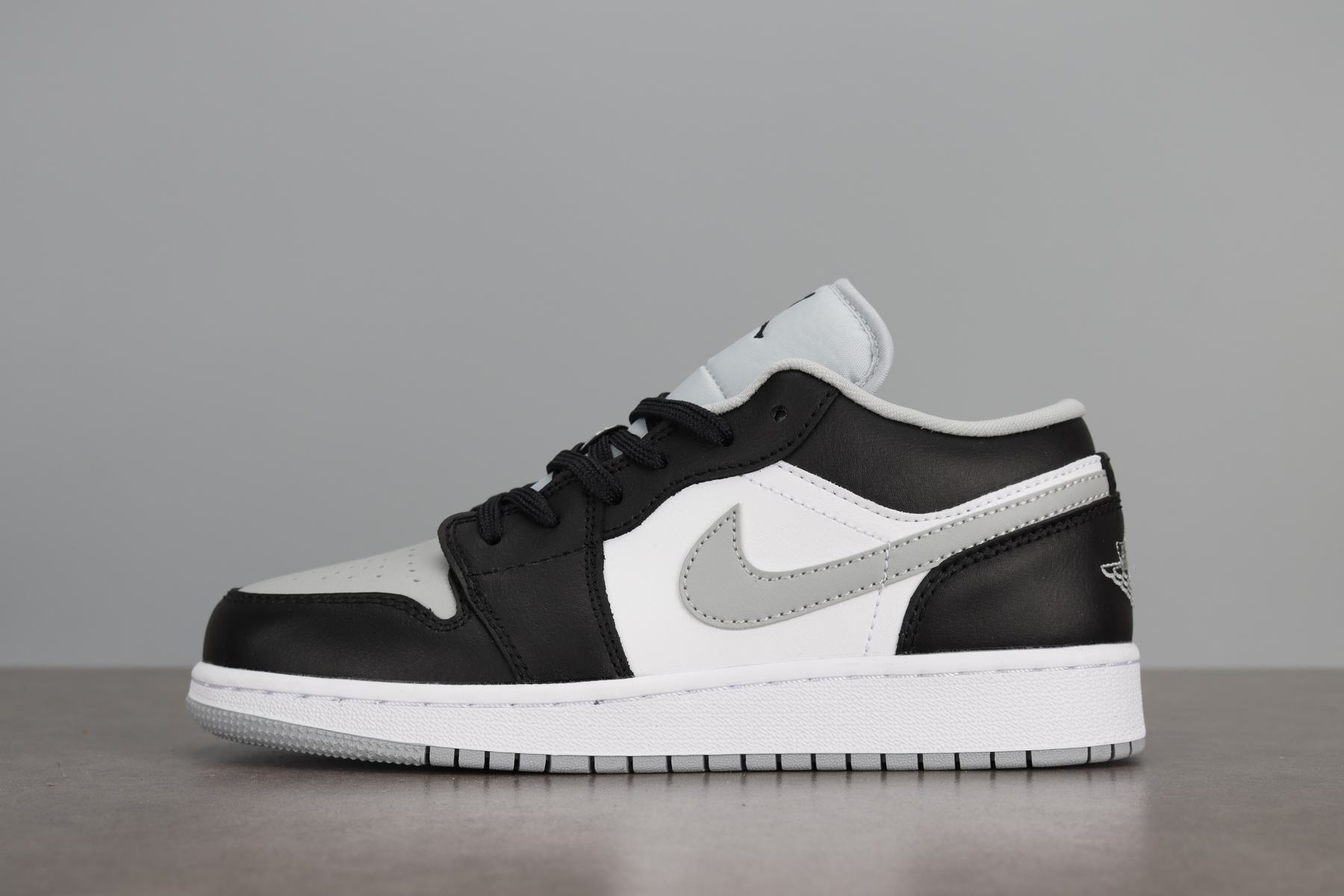 조던 1 로우 블랙 라이트 스모크 그레이 553560-039