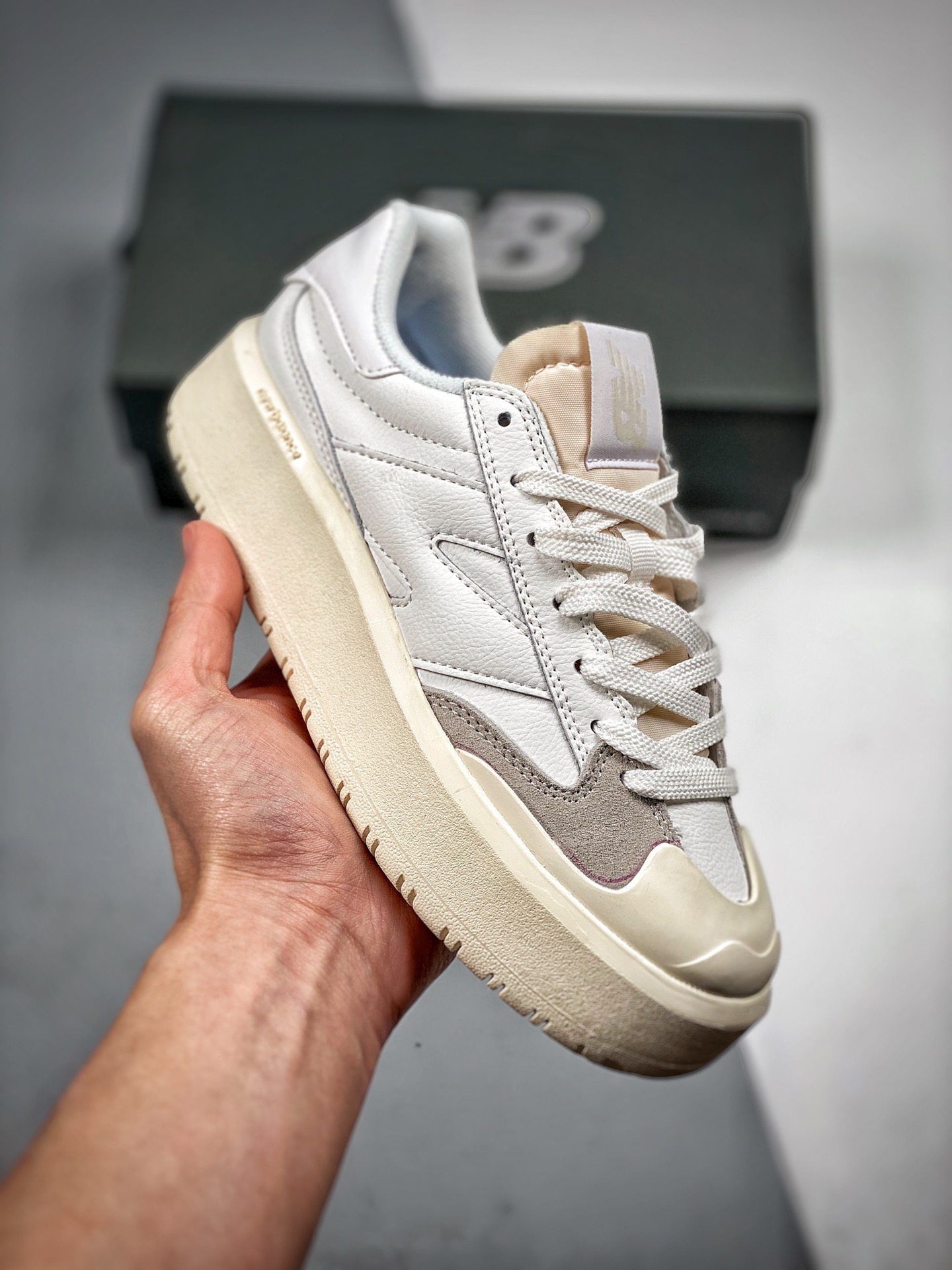 뉴발란스 CT302