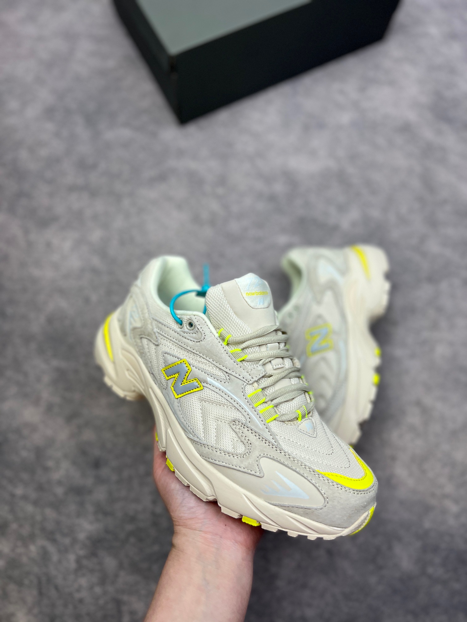 뉴발란스 725