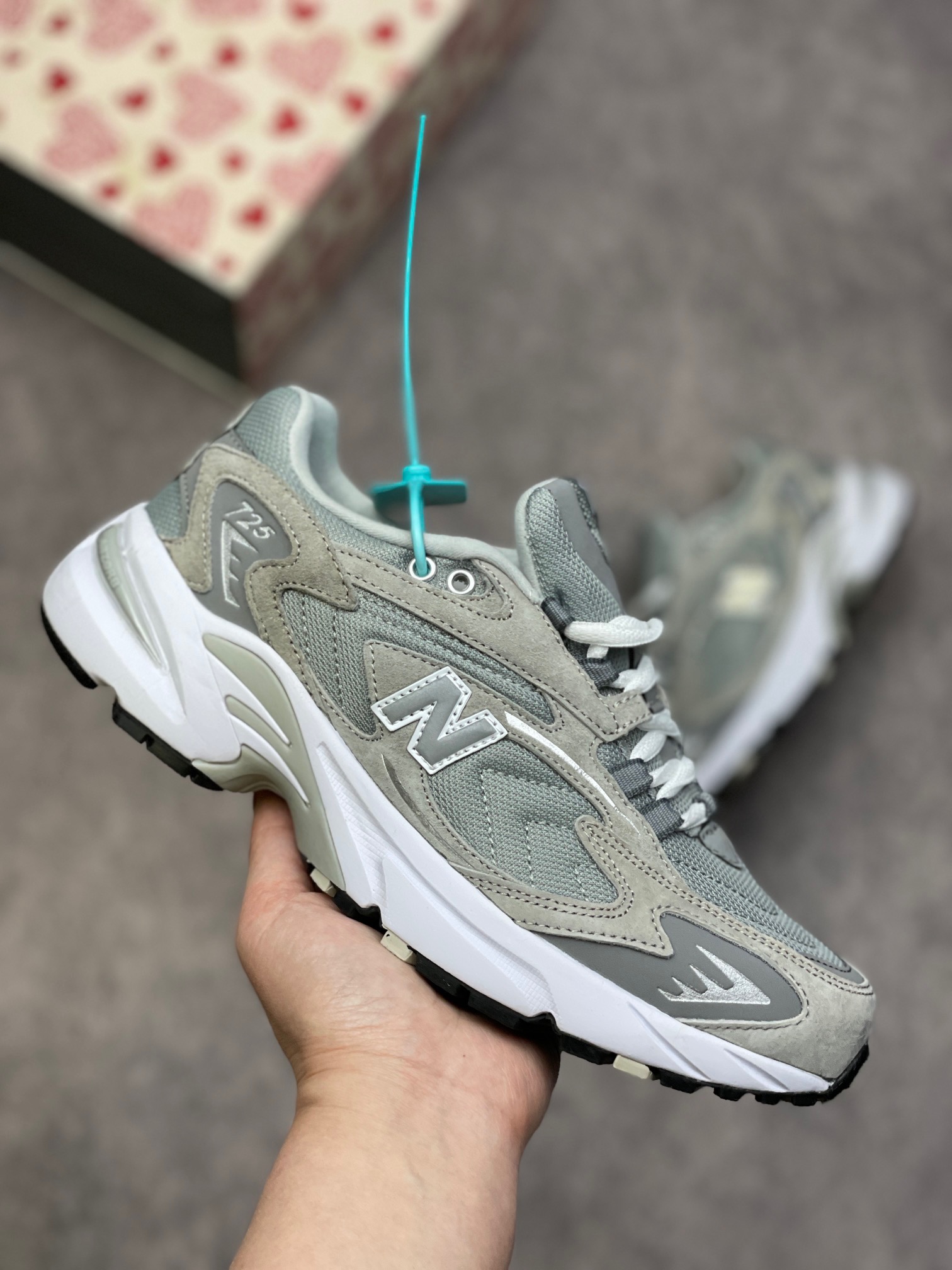 뉴발란스 725