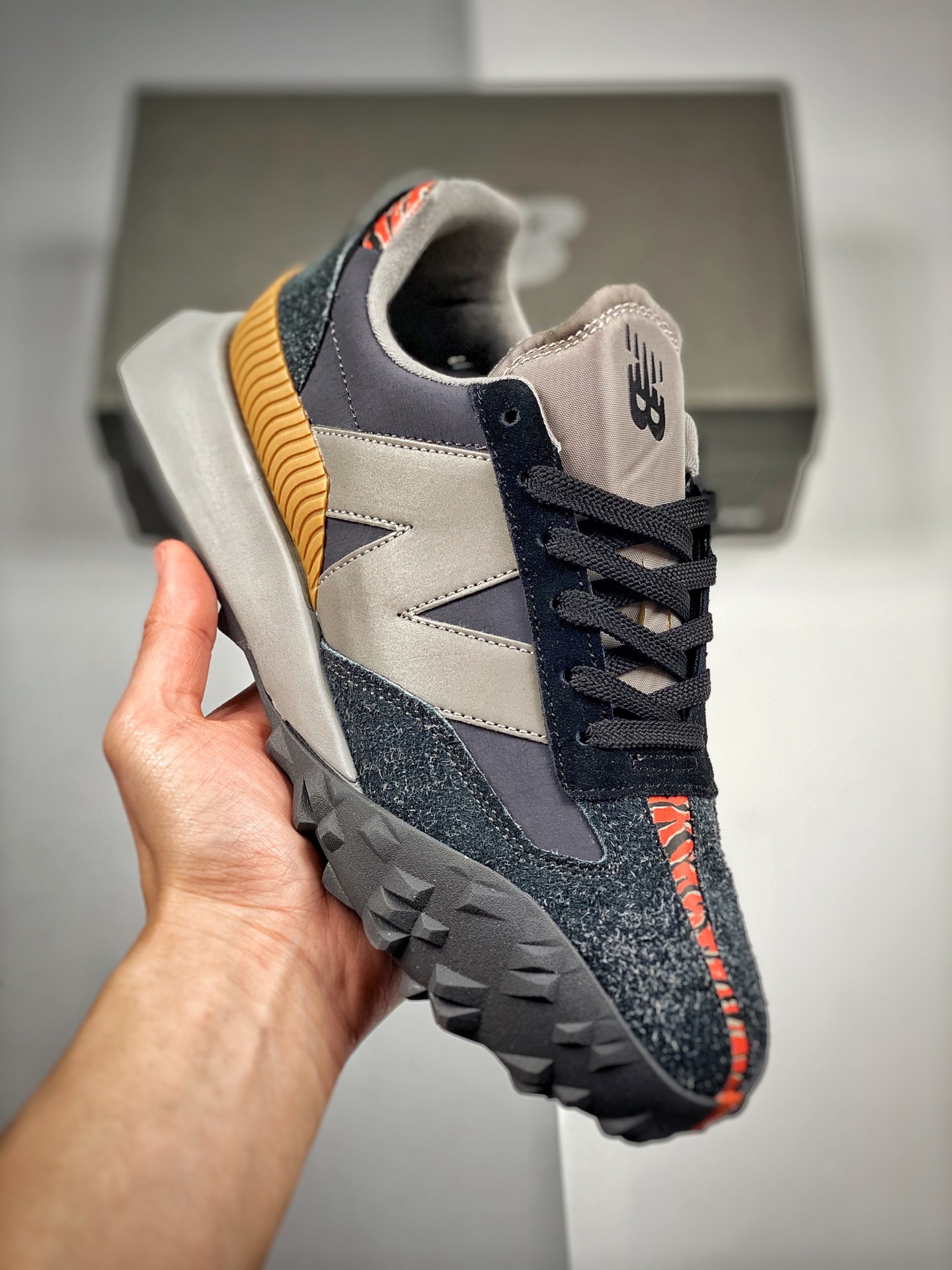 뉴발란스 UXC72