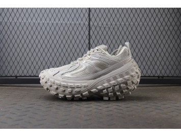 발렌시아가 디펜더 스니커 베이지 685613W2RA69700