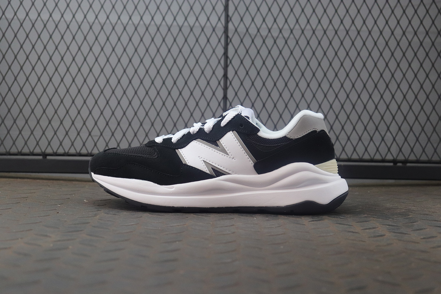 뉴발란스 5740 블랙 M5740CB