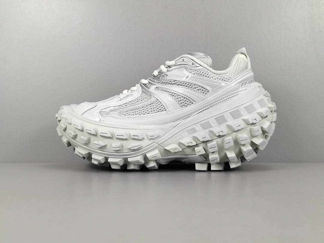 WM 발렌시아가 디펜더 스니커즈 그레이 실버 685613W2RA61200