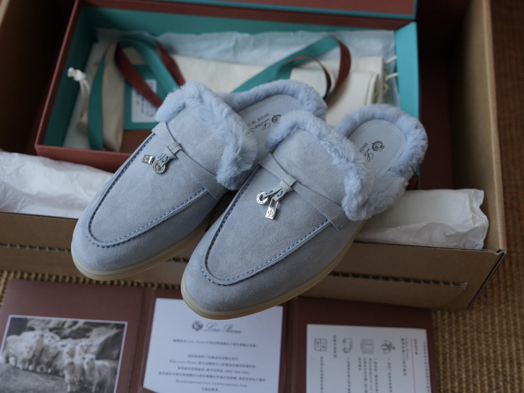 로로피아나 Loro Piana Babouche Charms Walk