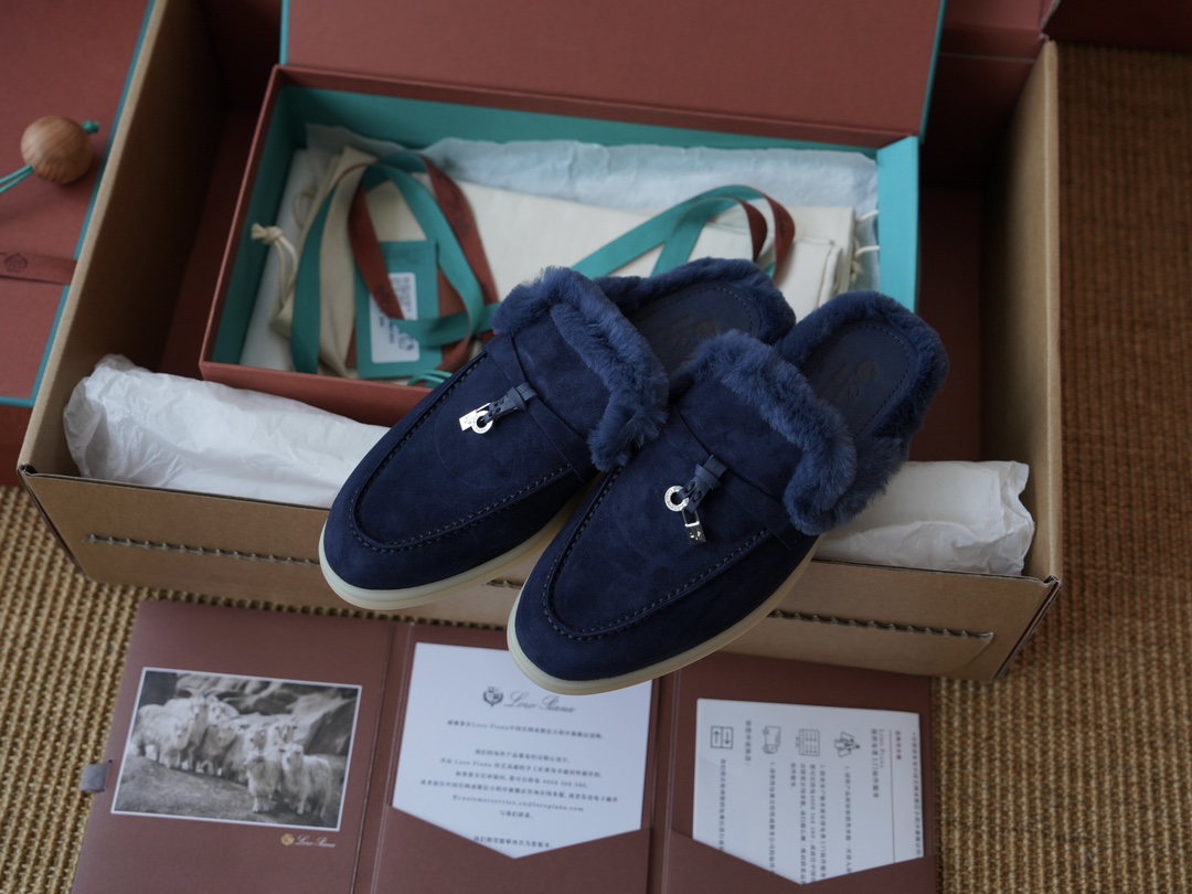 로로피아나 Loro Piana Babouche Charms Walk