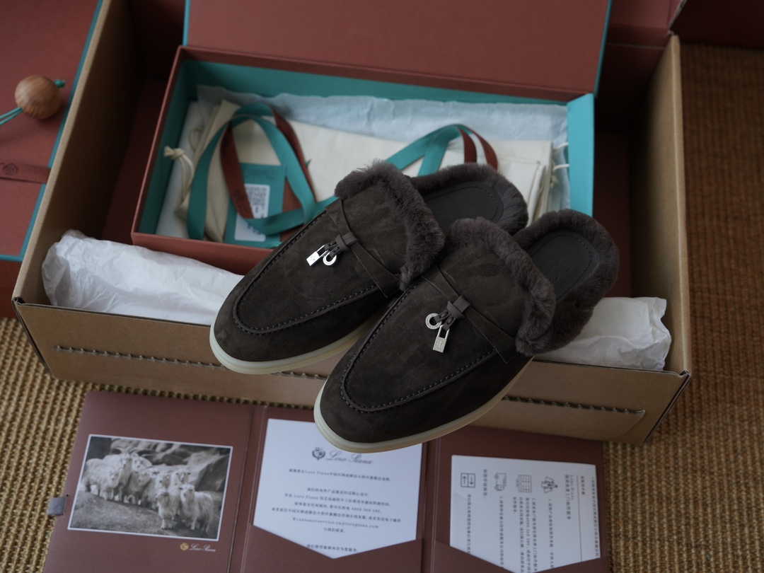 로로피아나 Loro Piana Babouche Charms Walk