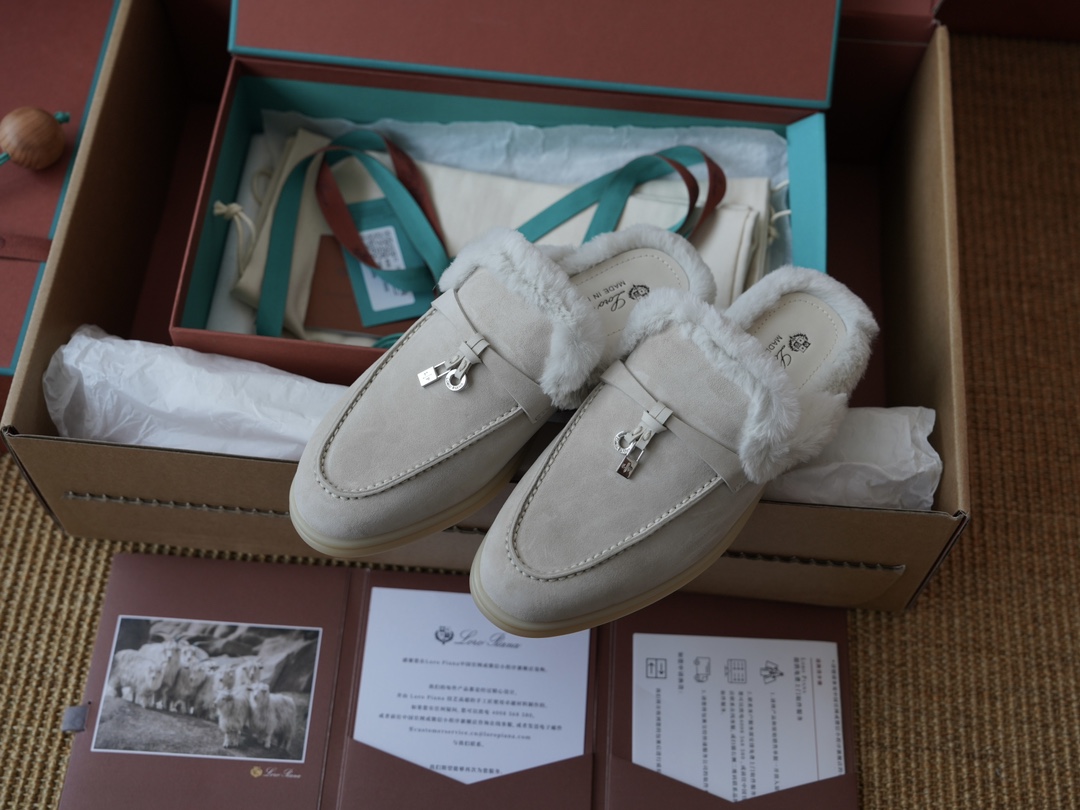 로로피아나 Loro Piana Babouche Charms Walk