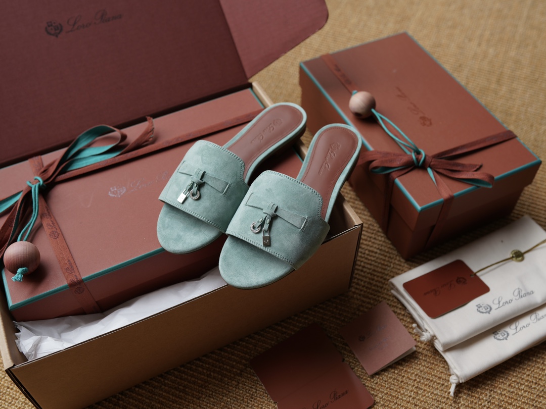 로로피아나 Loro Piana Summer Charms Walk