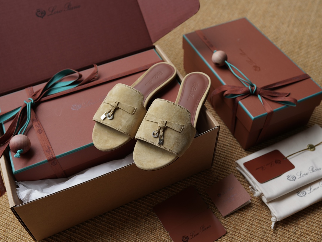 로로피아나 Loro Piana Summer Charms Walk