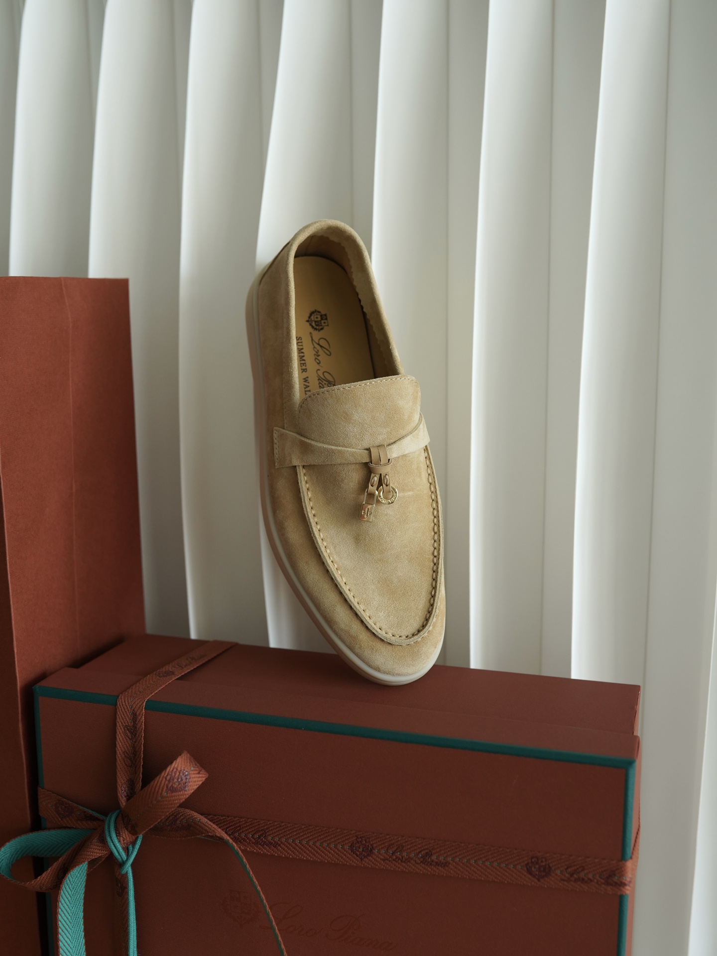 로로피아나 Loro Piana Summer Charms Walk