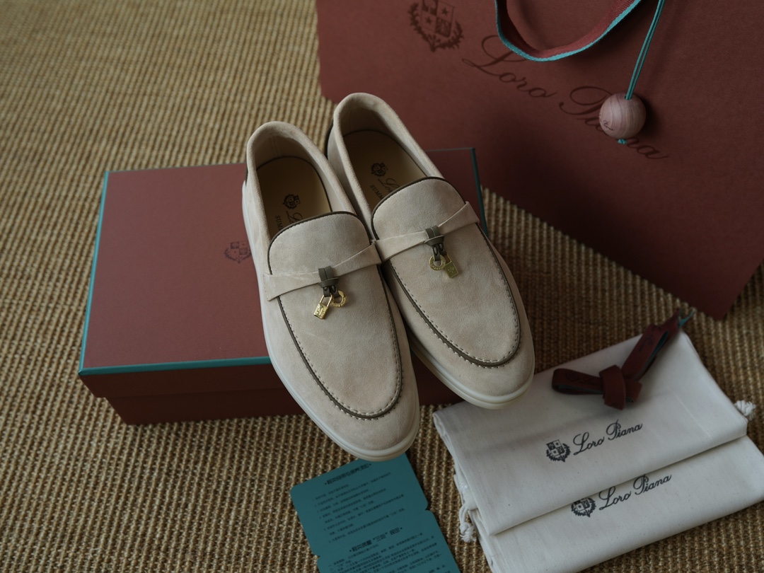 로로피아나 Loro Piana Summer Charms Walk