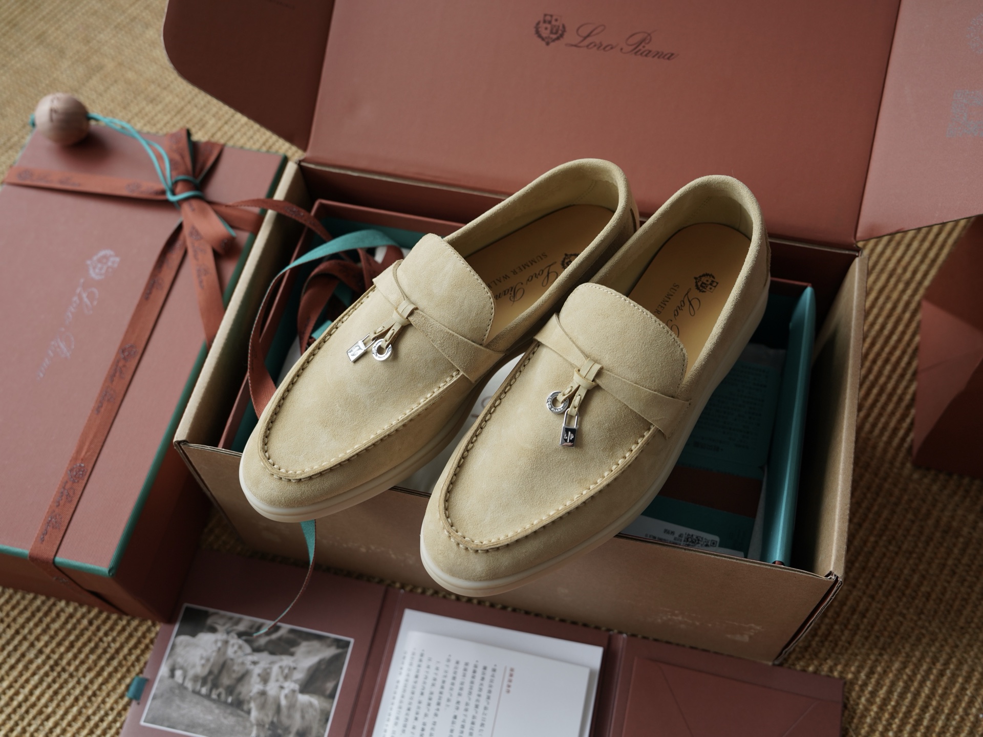 로로피아나 Loro Piana Summer Charms Walk