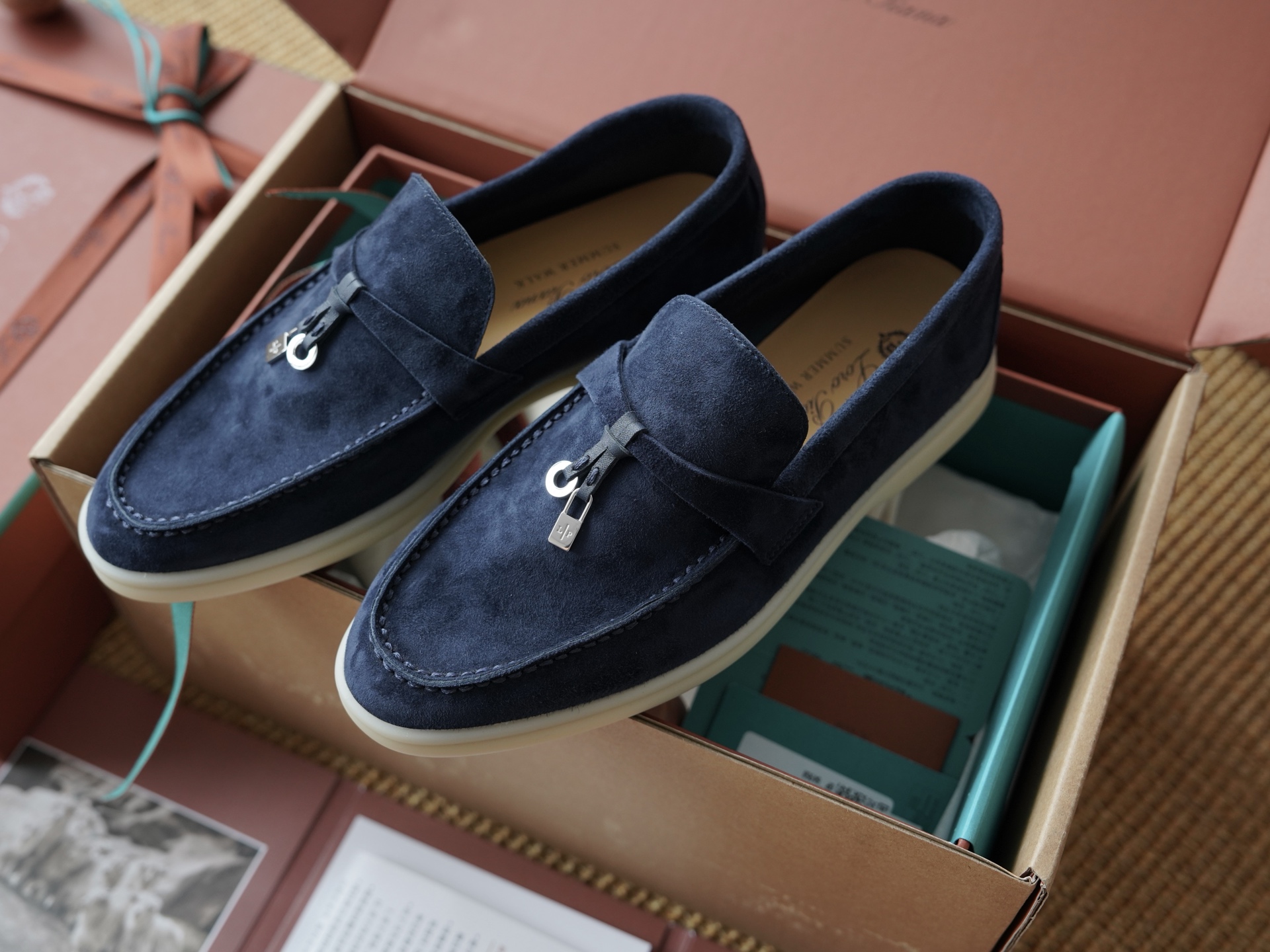 로로피아나 Loro Piana Summer Charms Walk