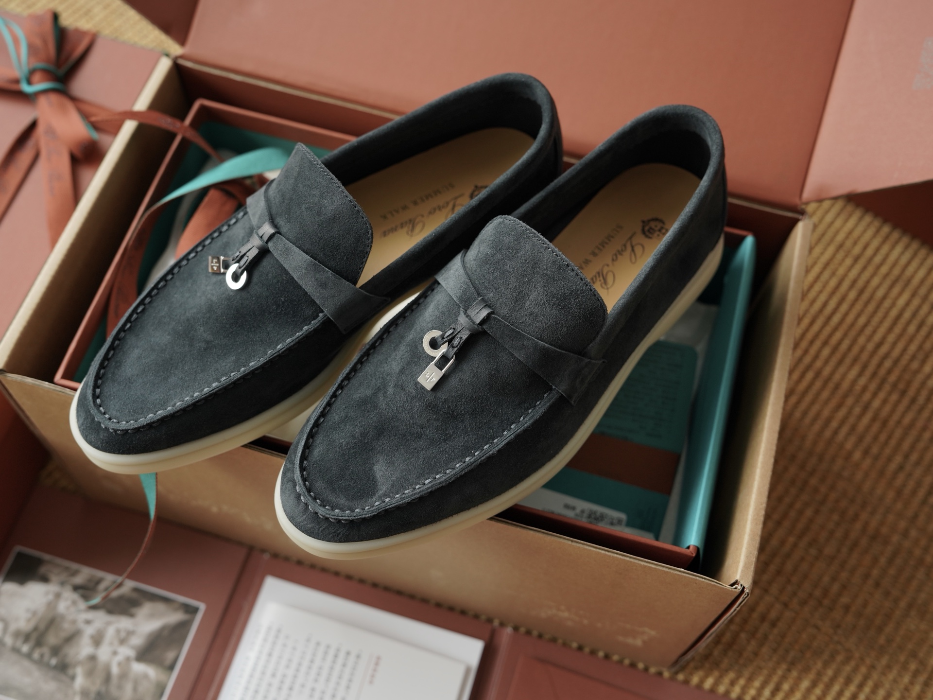 로로피아나 Loro Piana Summer Charms Walk