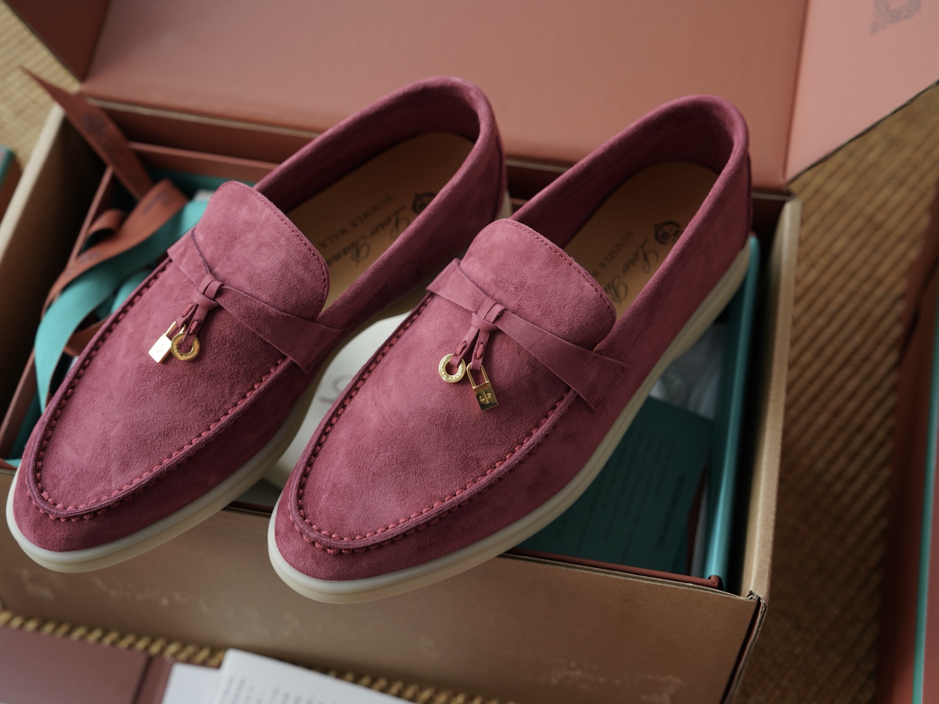 로로피아나 Loro Piana Summer Charms Walk