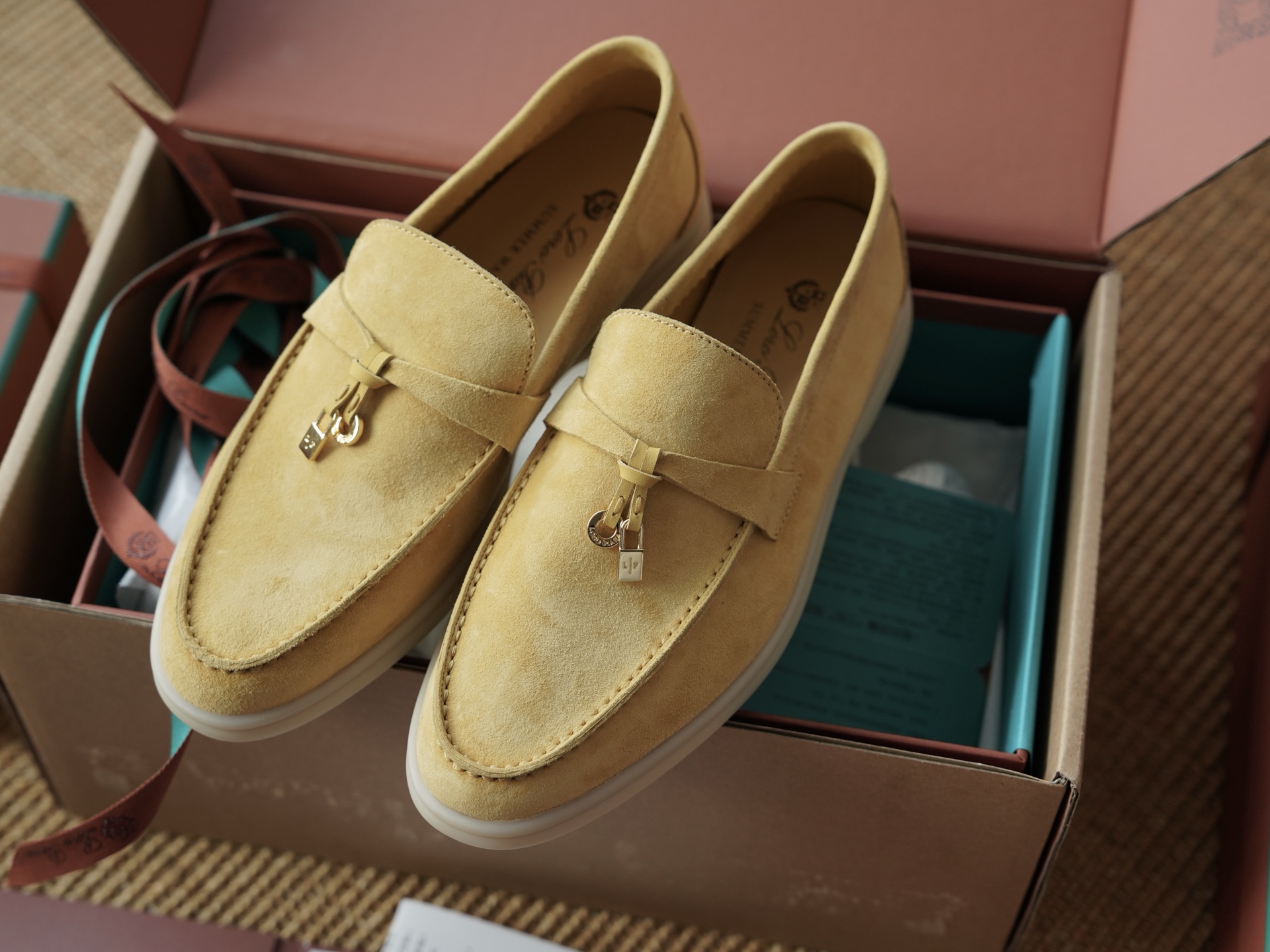 로로피아나 Loro Piana Summer Charms Walk