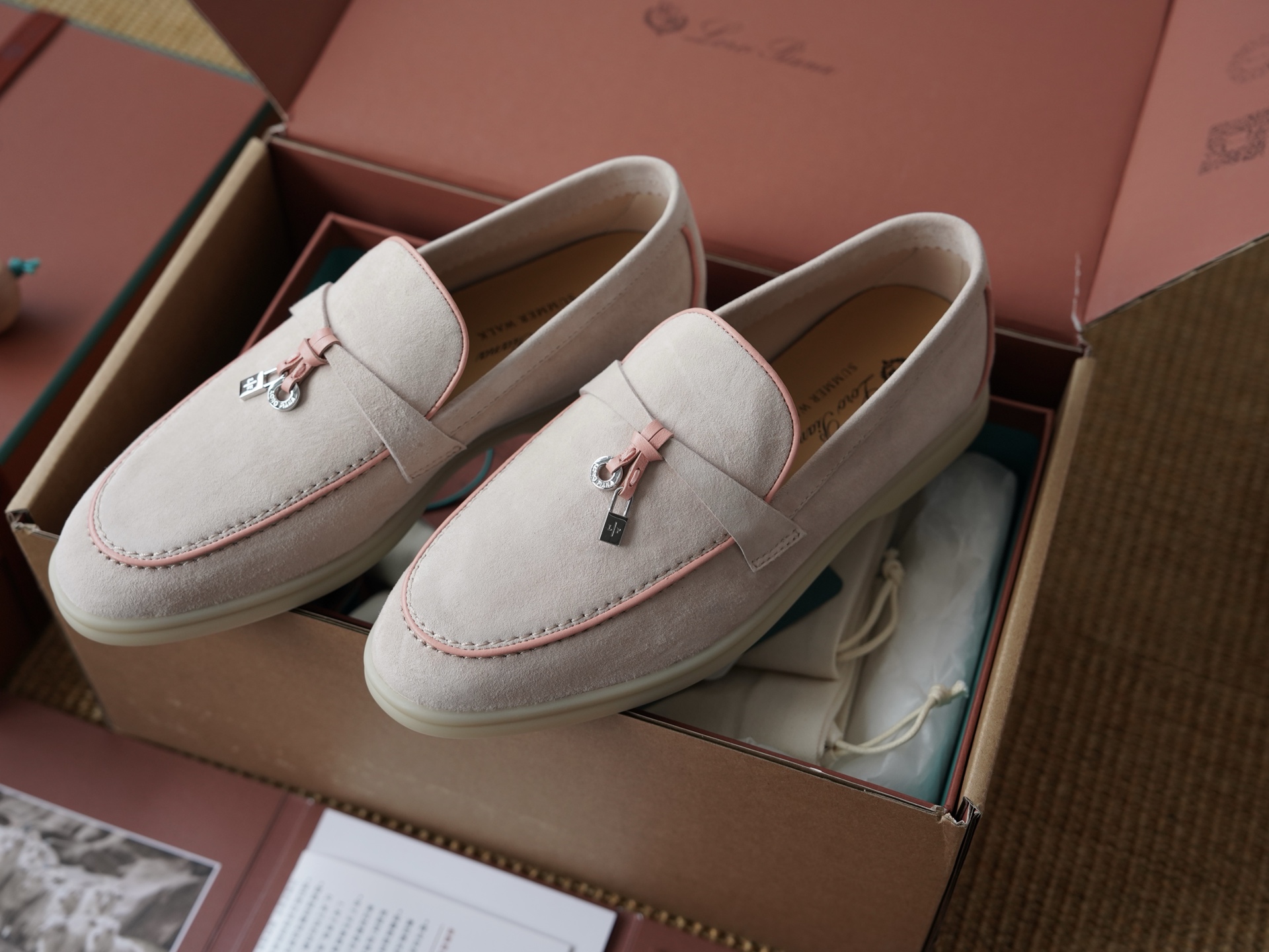 로로피아나 Loro Piana Summer Charms Walk