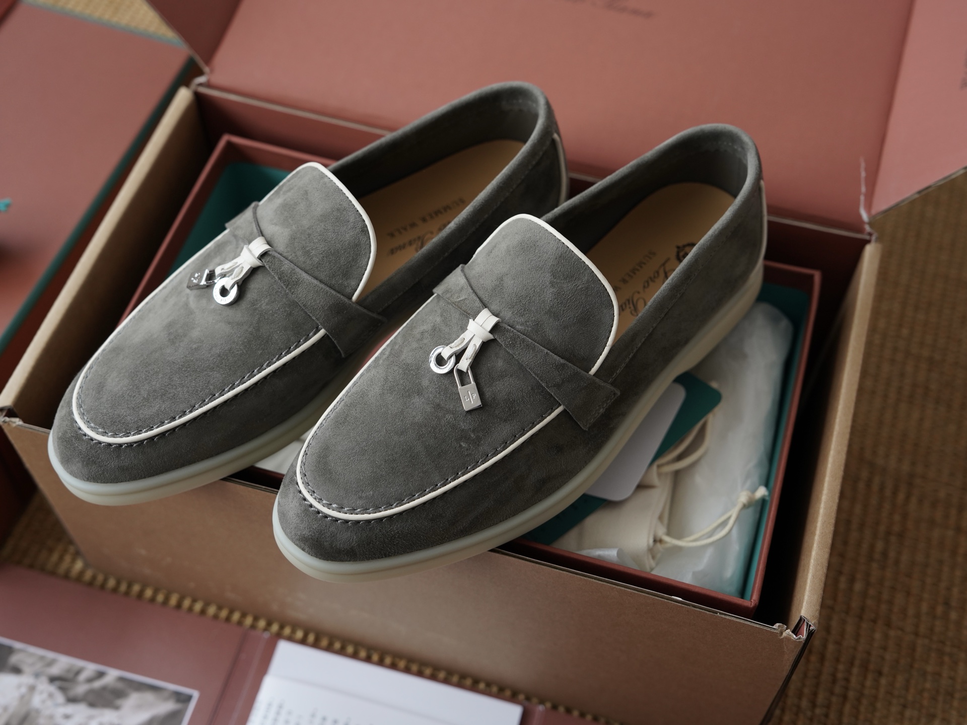 로로피아나 Loro Piana Summer  Charms Walk