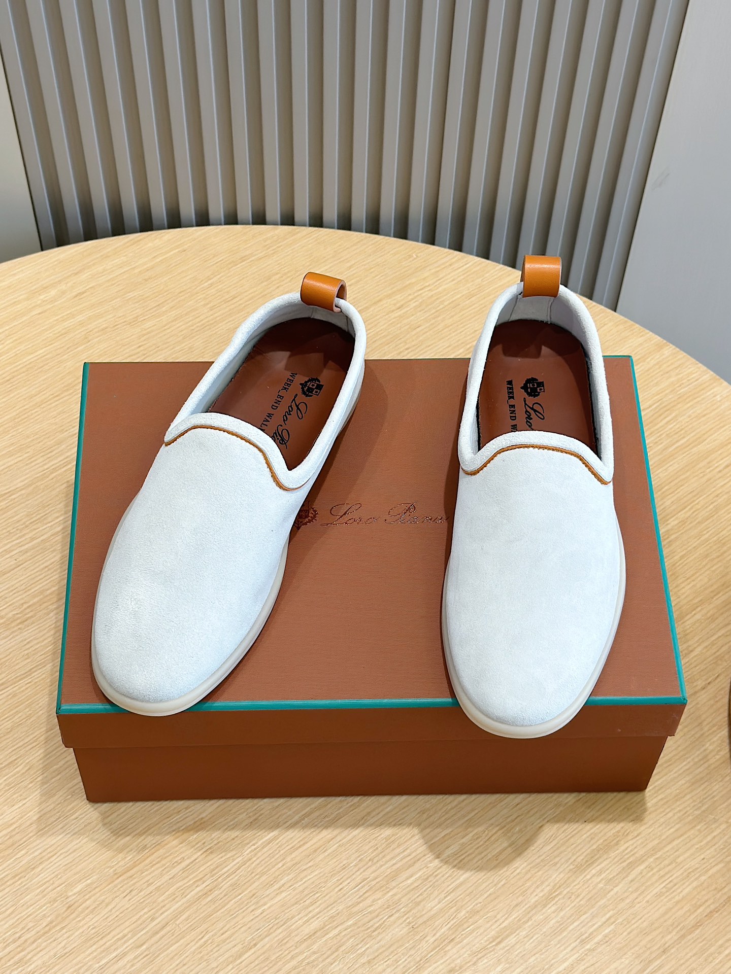 로로피아나 Loro Piana Venice Walk