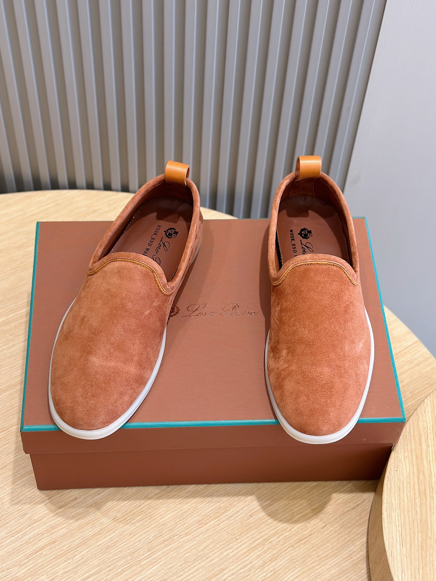 로로피아나 Loro Piana Venice Walk