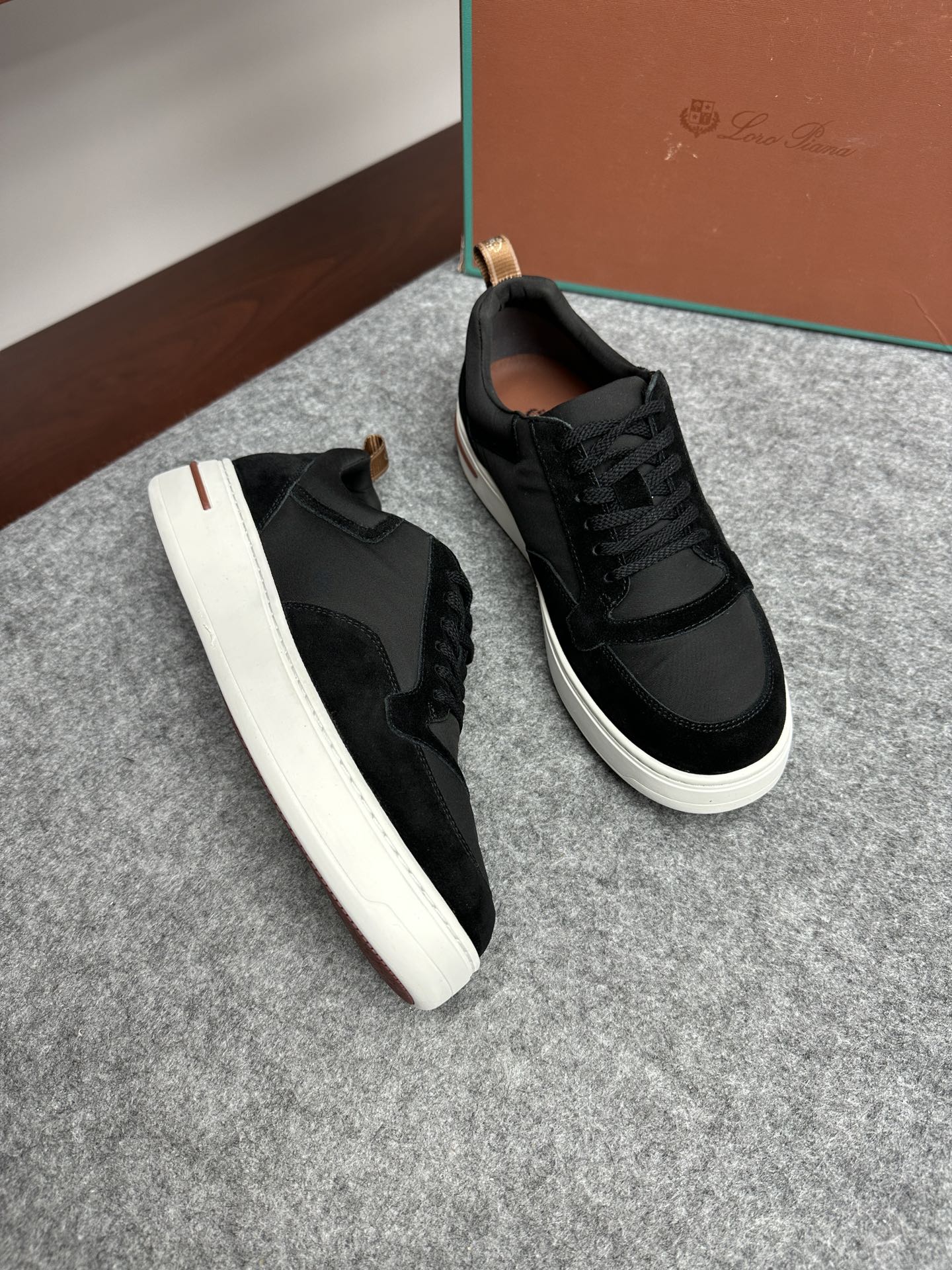 로로피아나 Loro Piana Newport Walk
