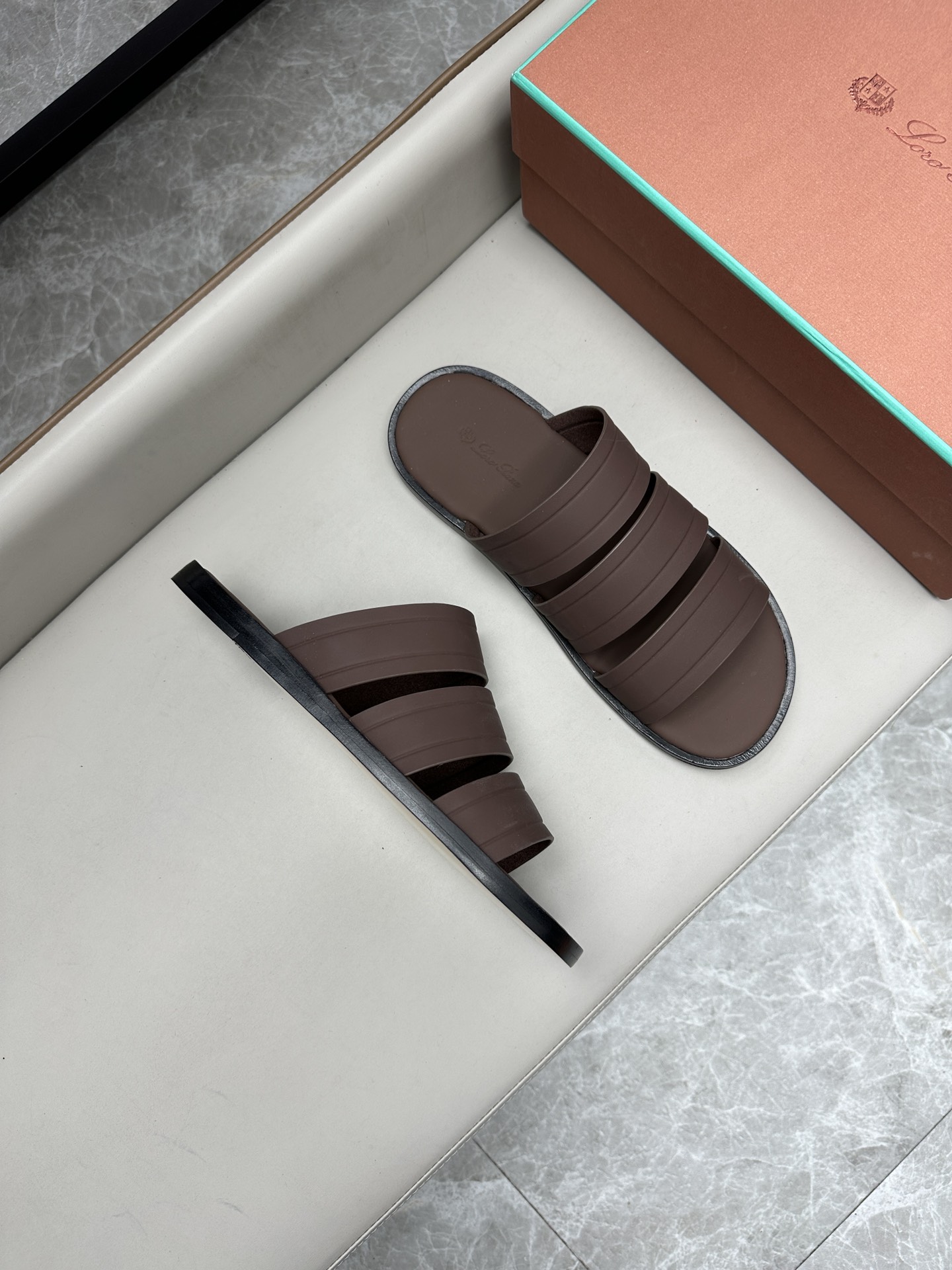 로로피아나 Loro Piana Naha