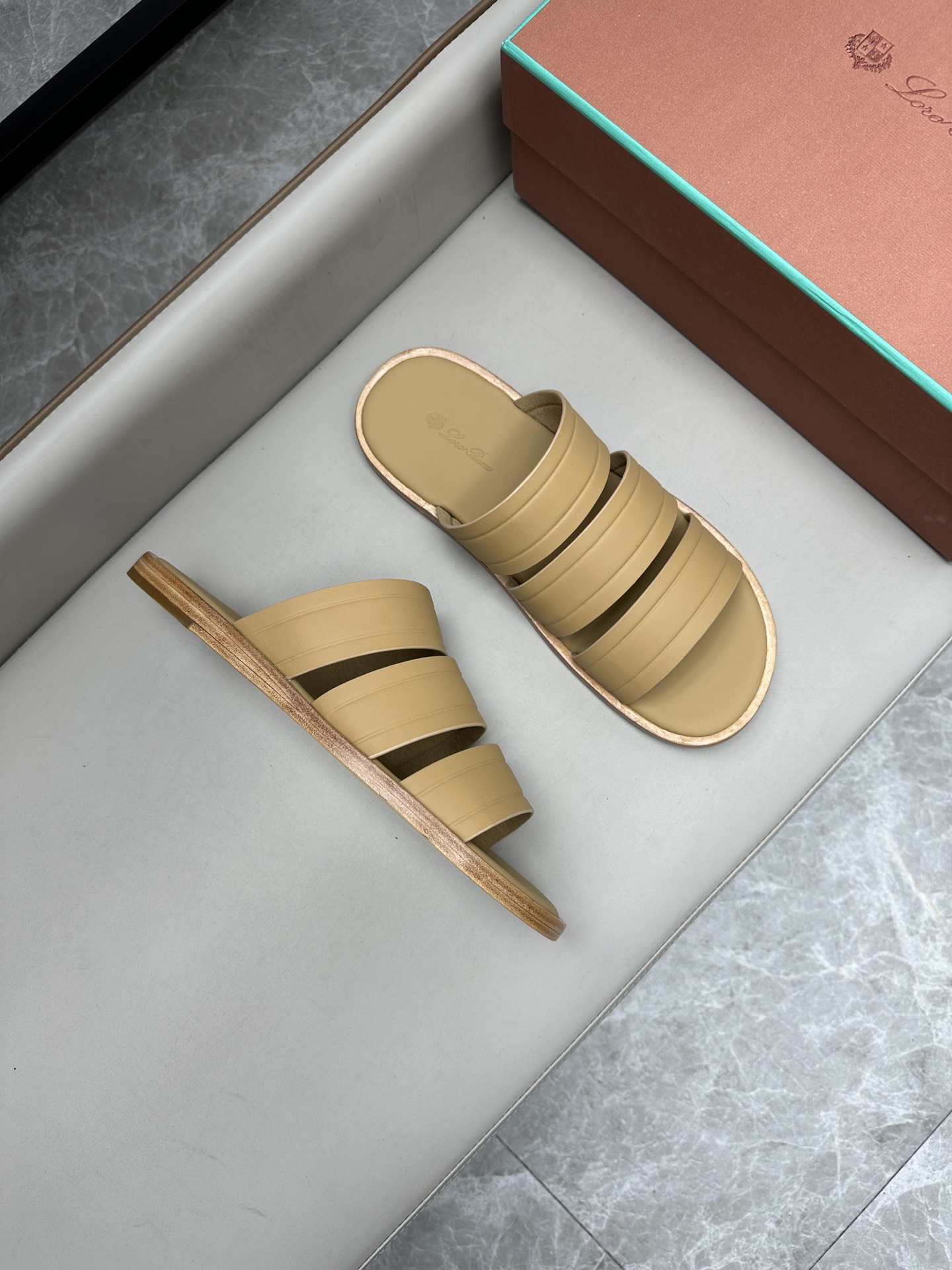 로로피아나 Loro Piana Naha