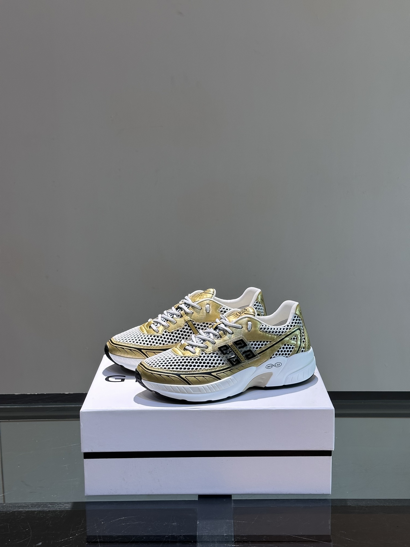 지방시 Givenchy 스니커즈