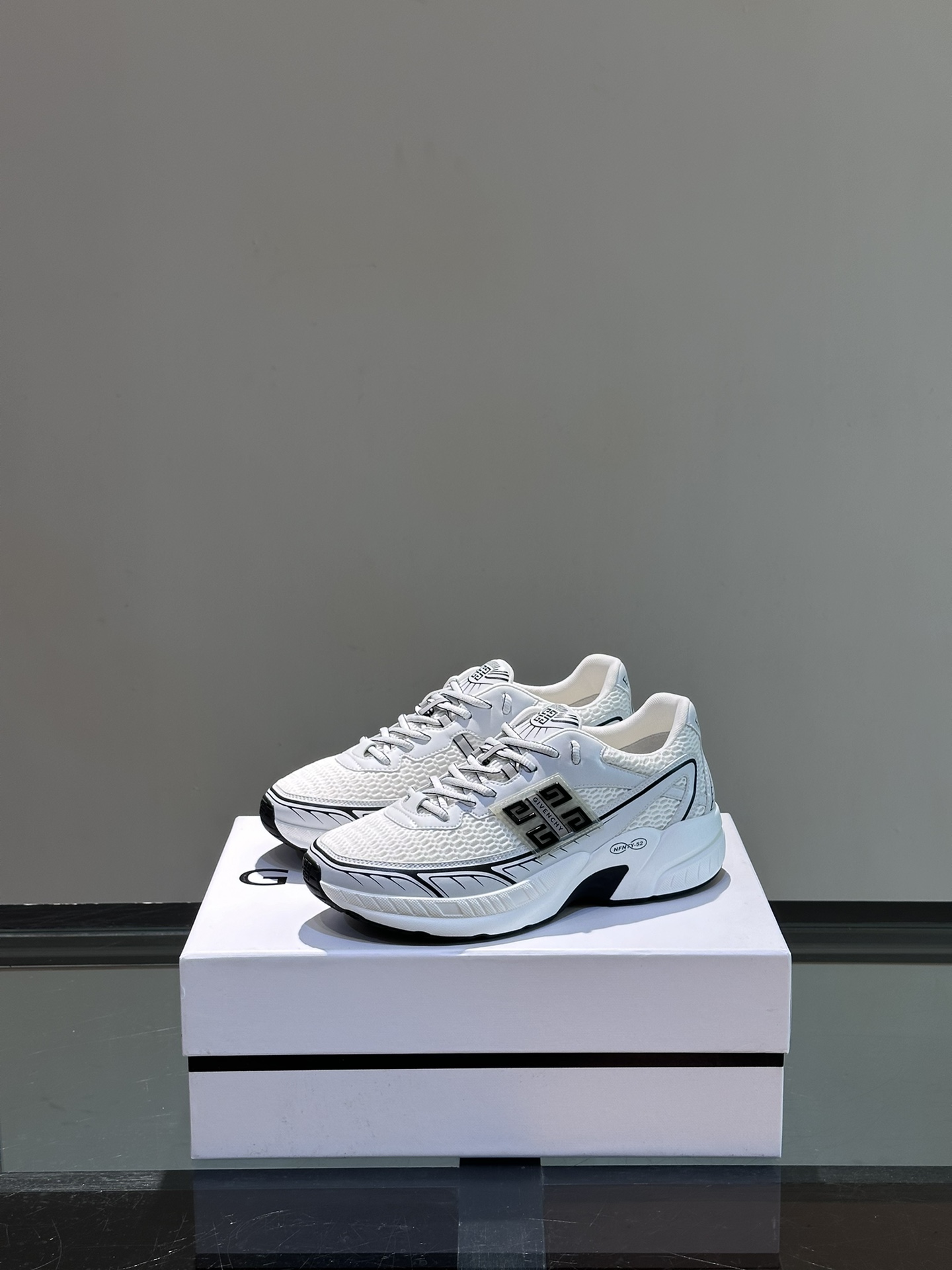 지방시 Givenchy 스니커즈