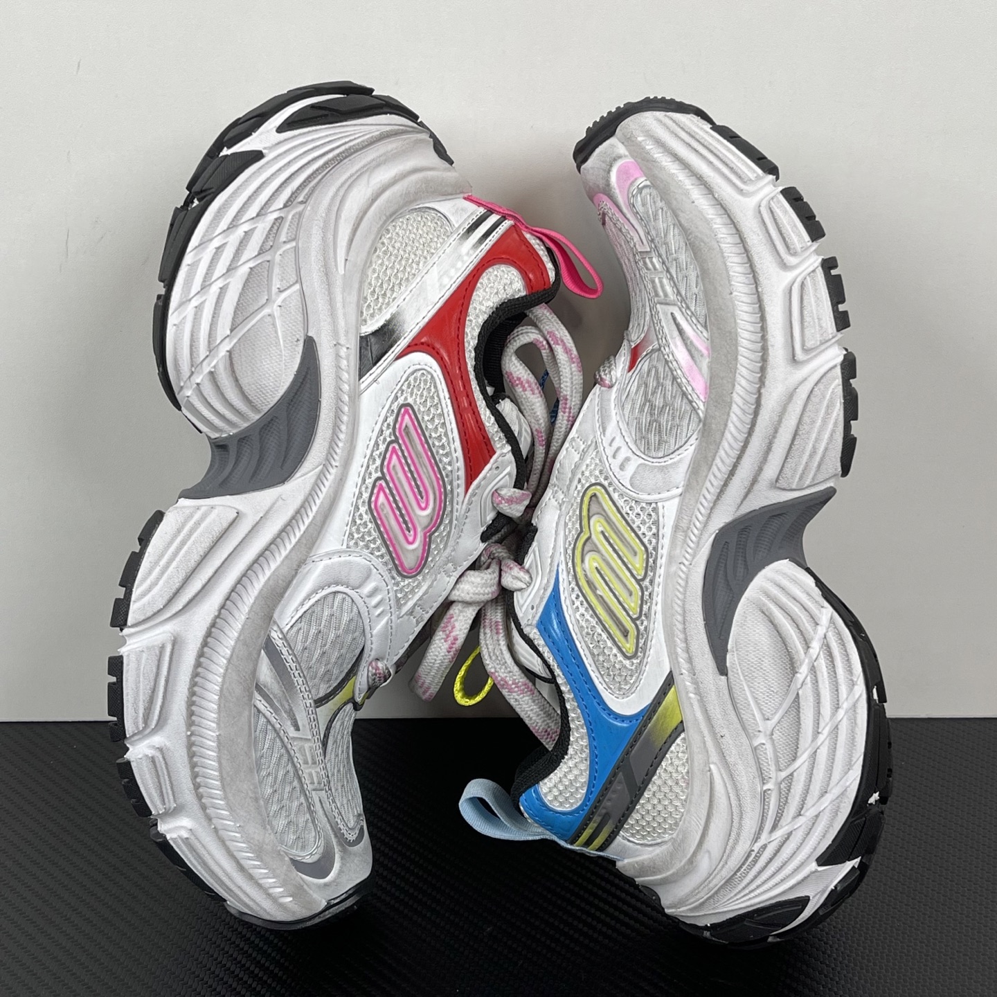 XA 발렌시아가 6XL 스니커즈 815853W2MV79581