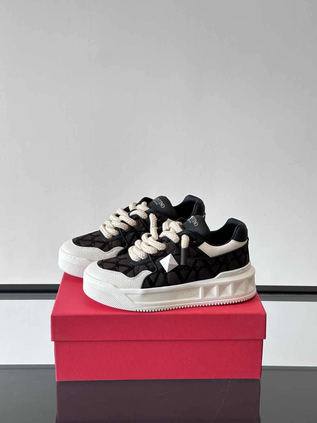 발렌티노 Valentino 스니커즈