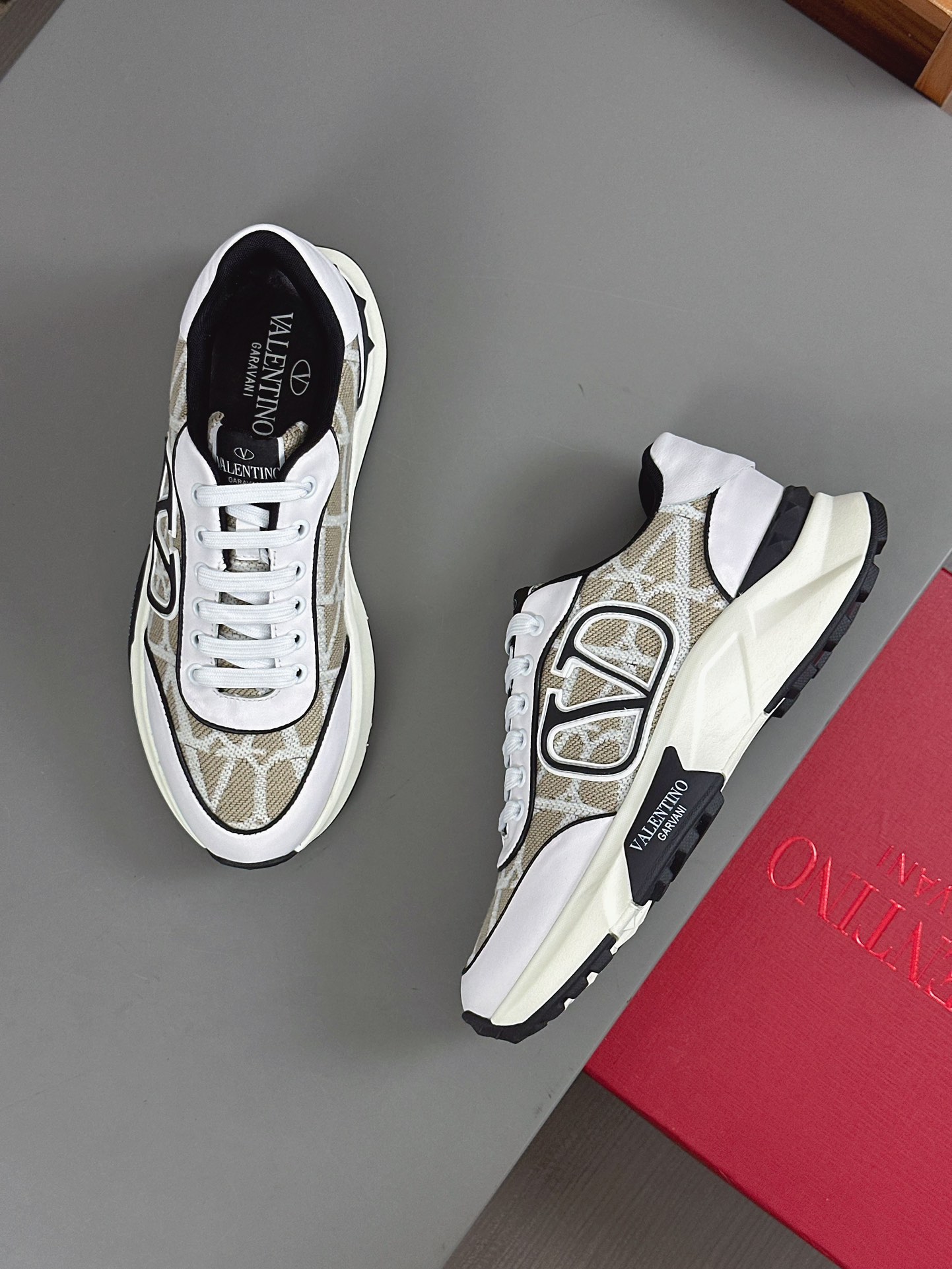 발렌티노 Valentino 스니커즈