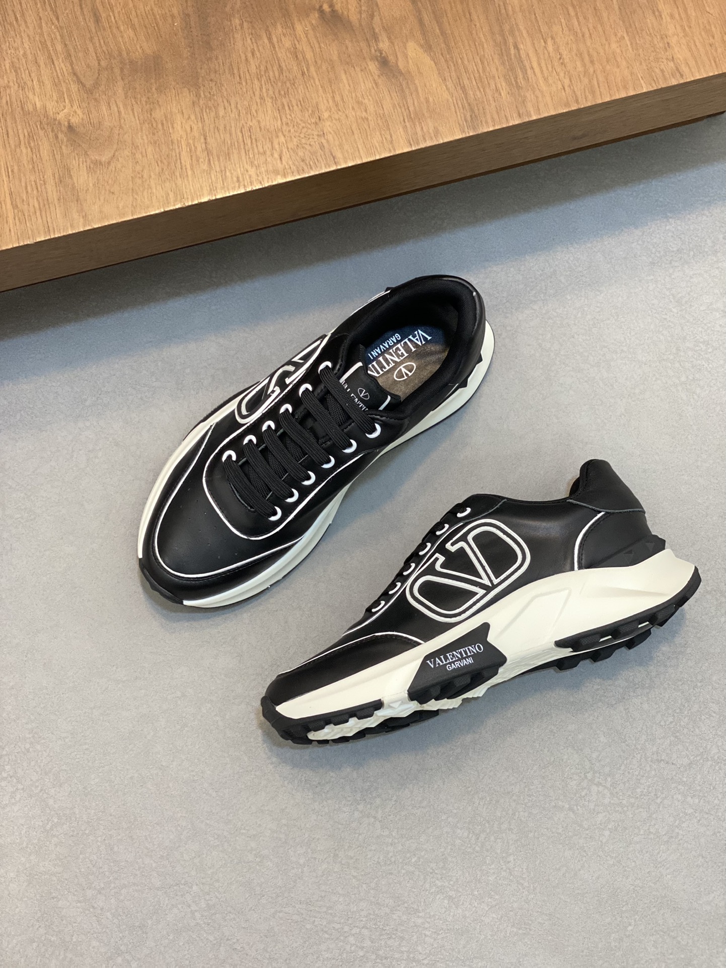 발렌티노 Valentino 스니커즈