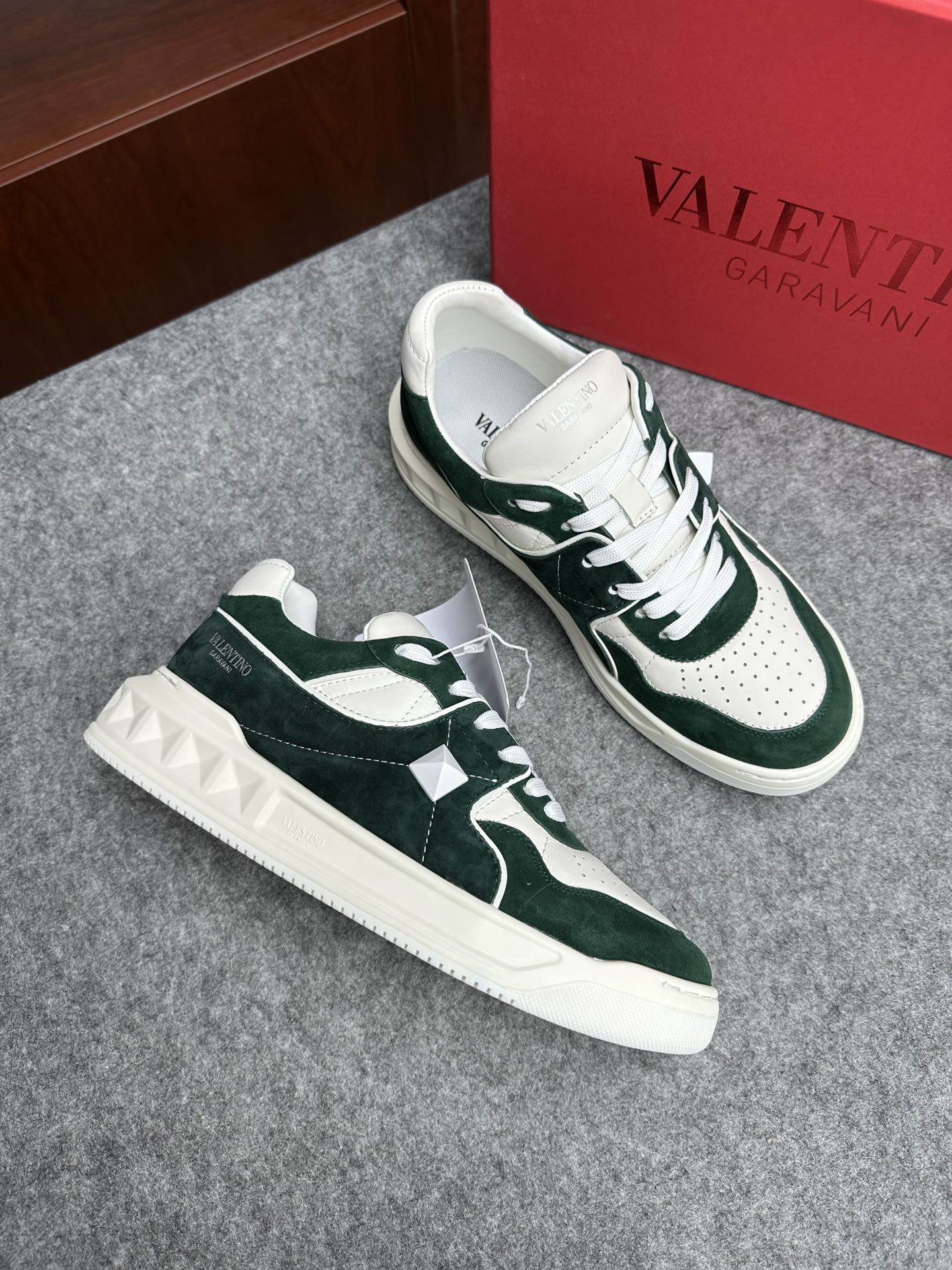 발렌티노 Valentino 스니커즈