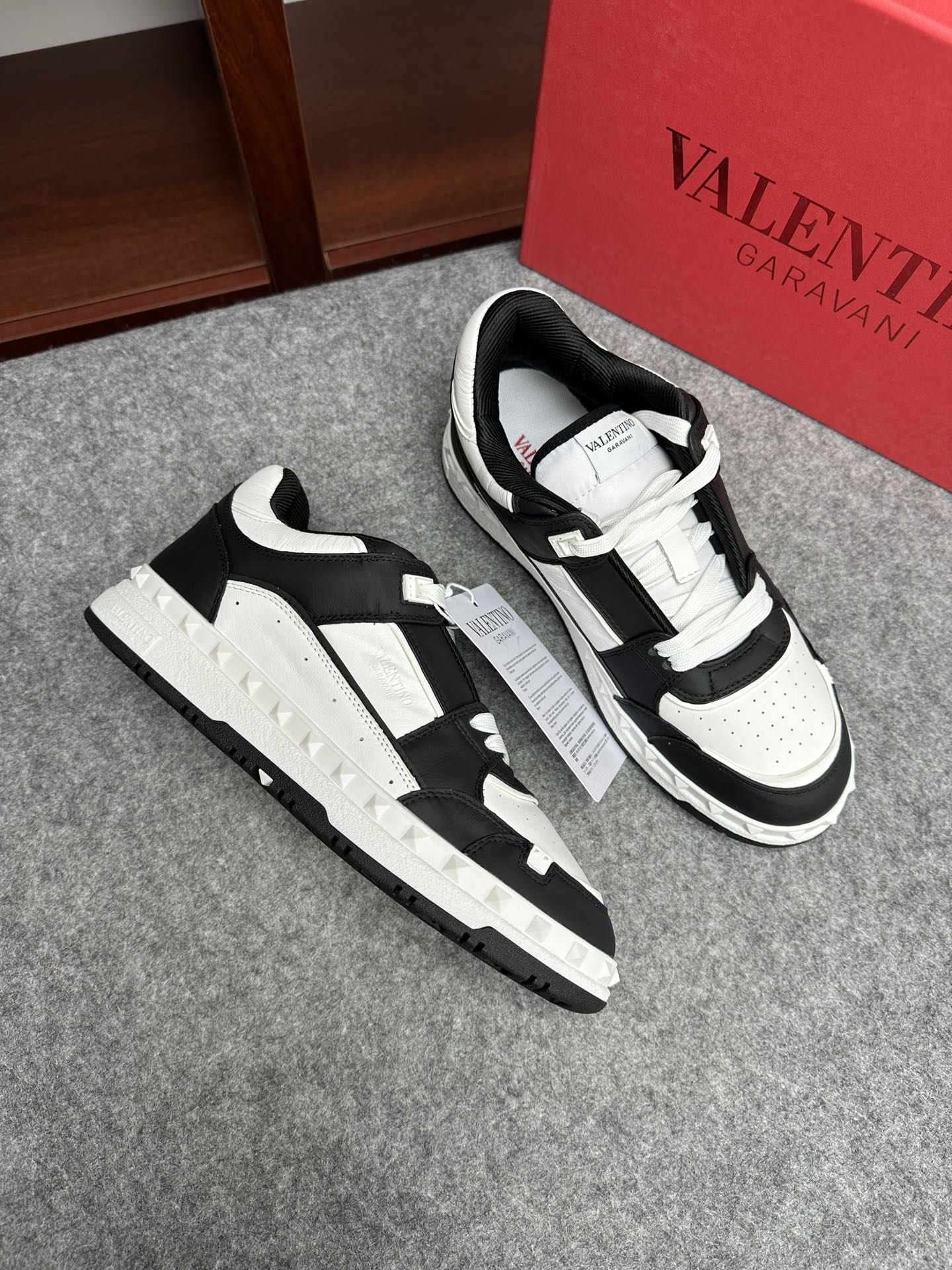 발렌티노 Valentino 스니커즈