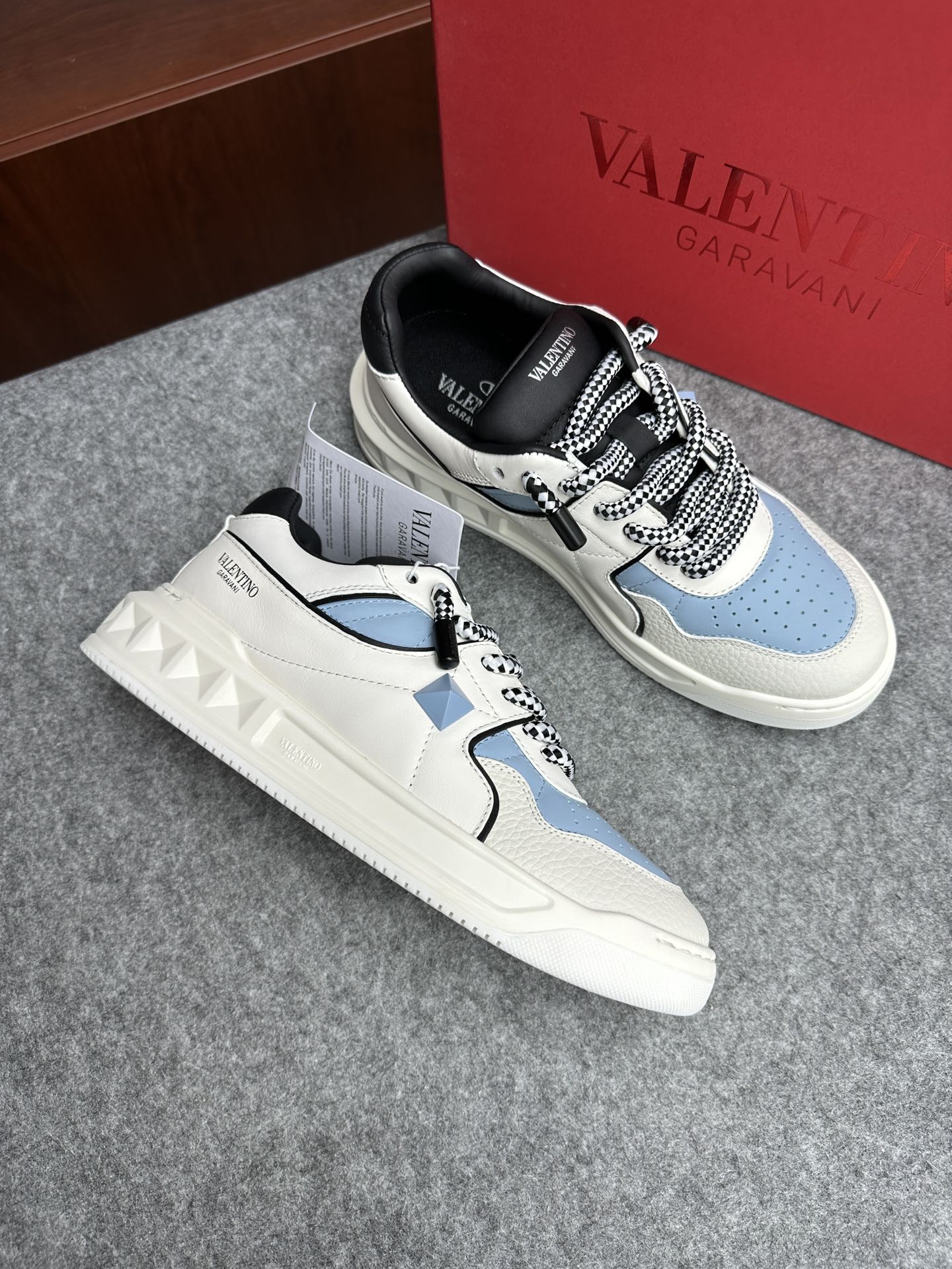 발렌티노 Valentino 스니커즈